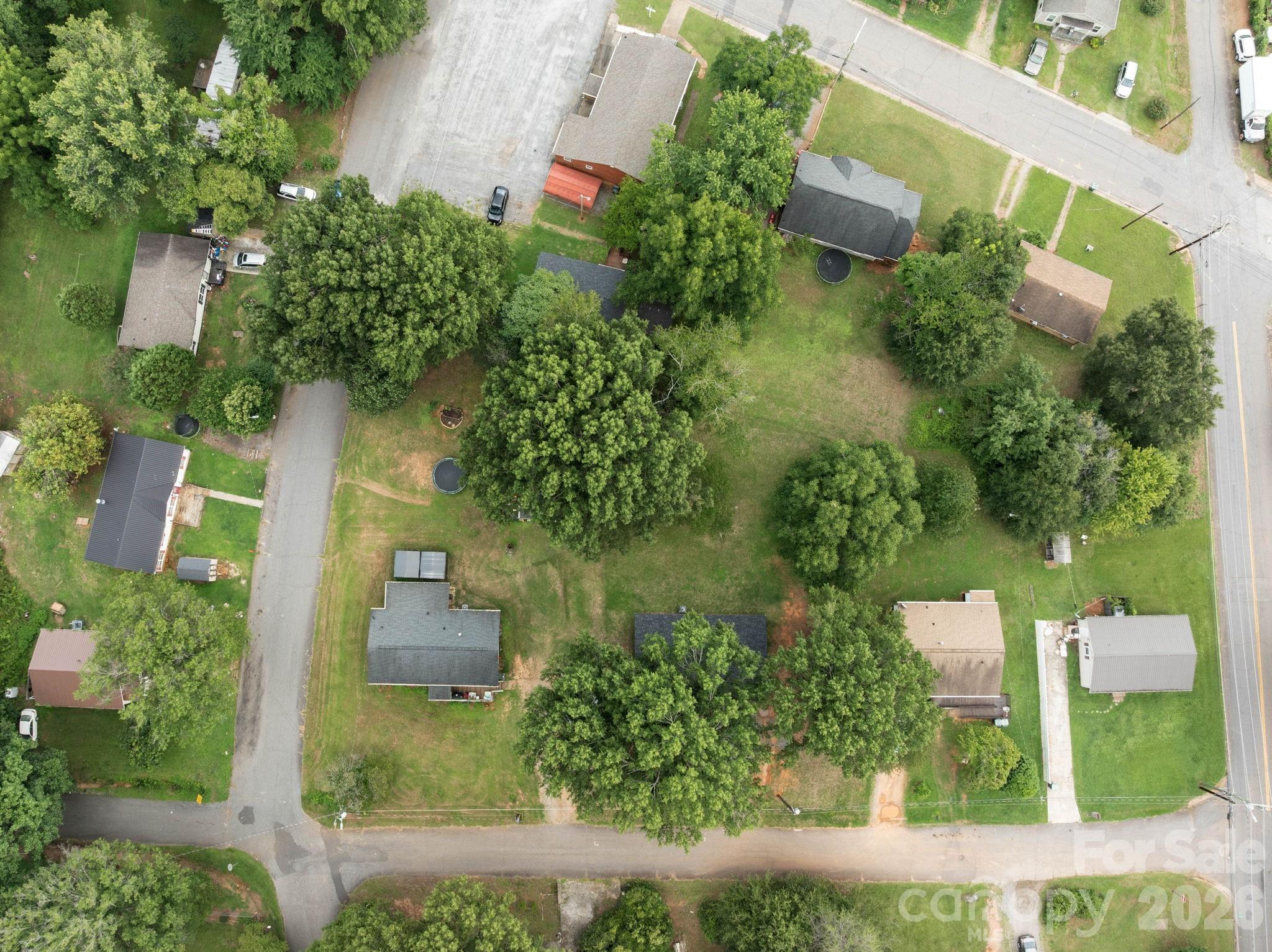 615 E Saunders Avenue — Newton