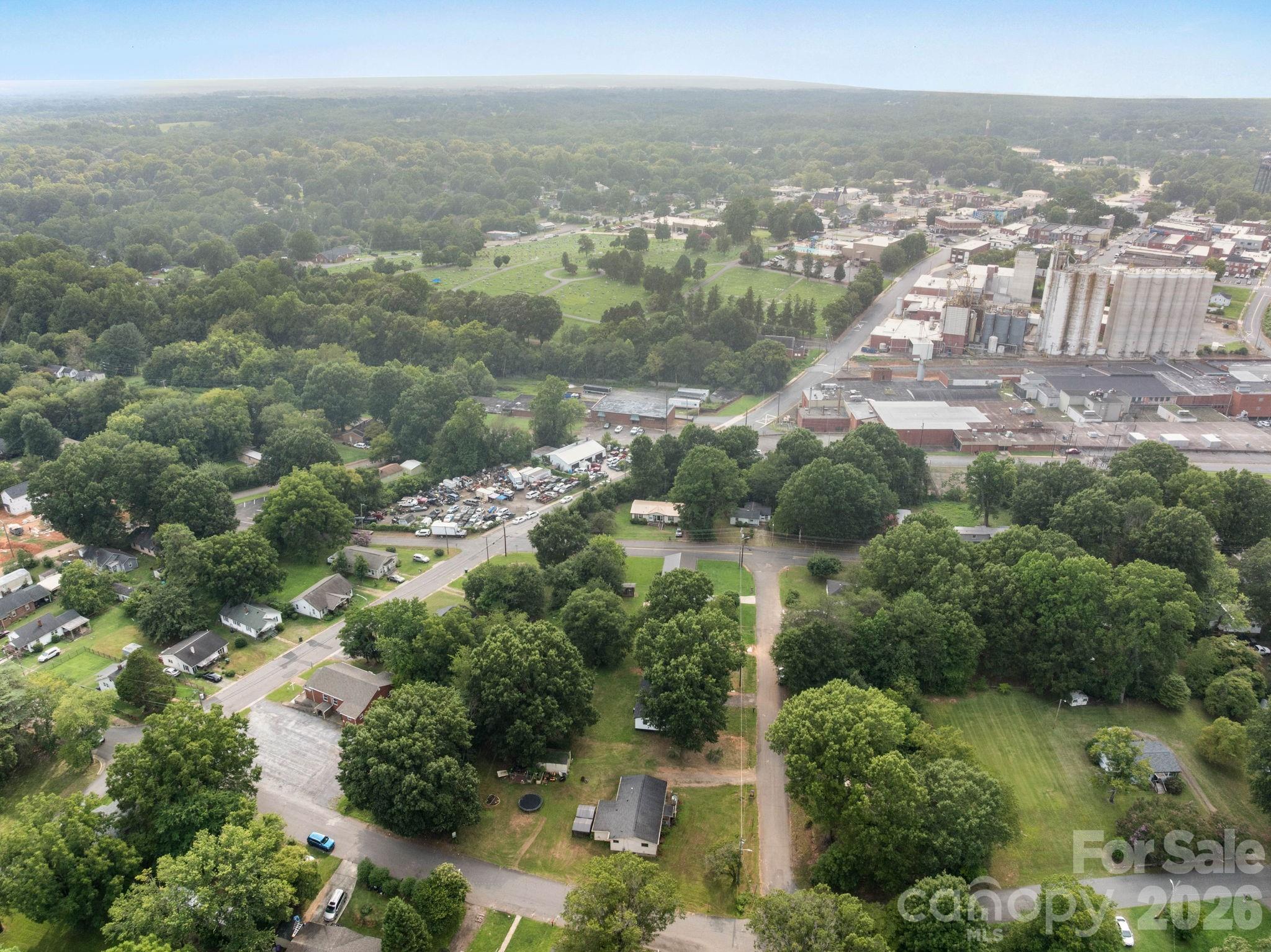 615 E Saunders Avenue — Newton