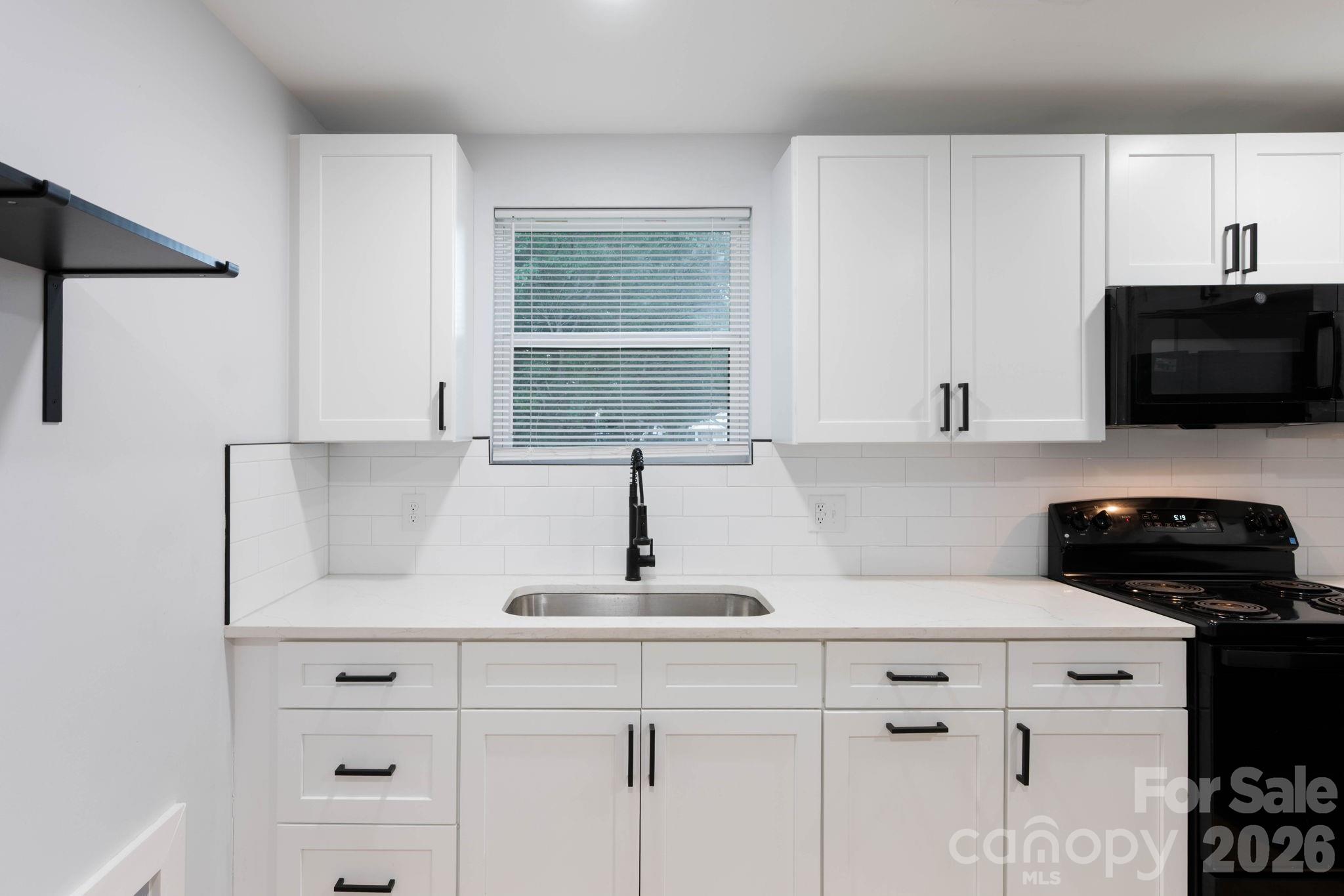 615 E Saunders Avenue — Newton