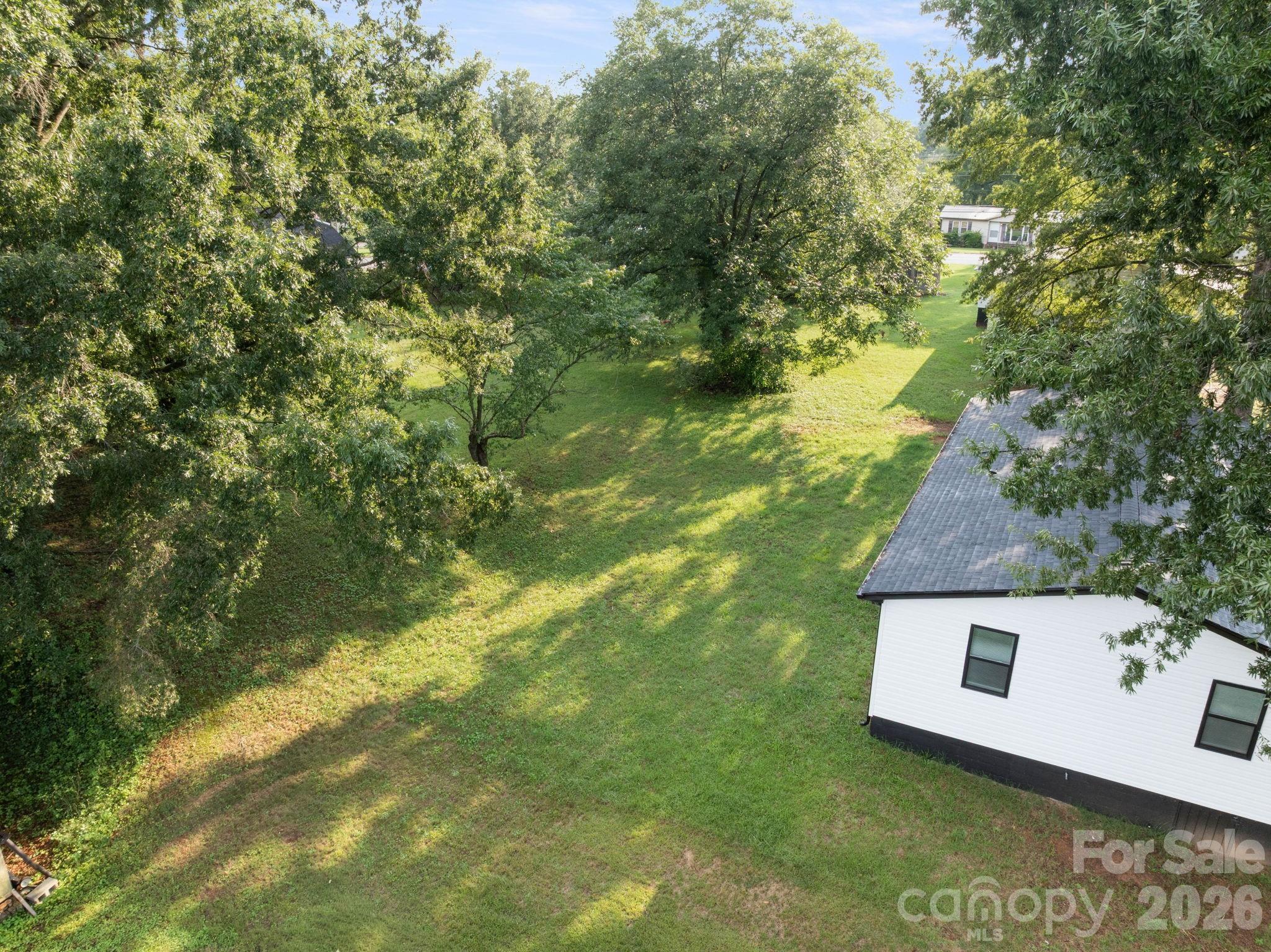 615 E Saunders Avenue — Newton
