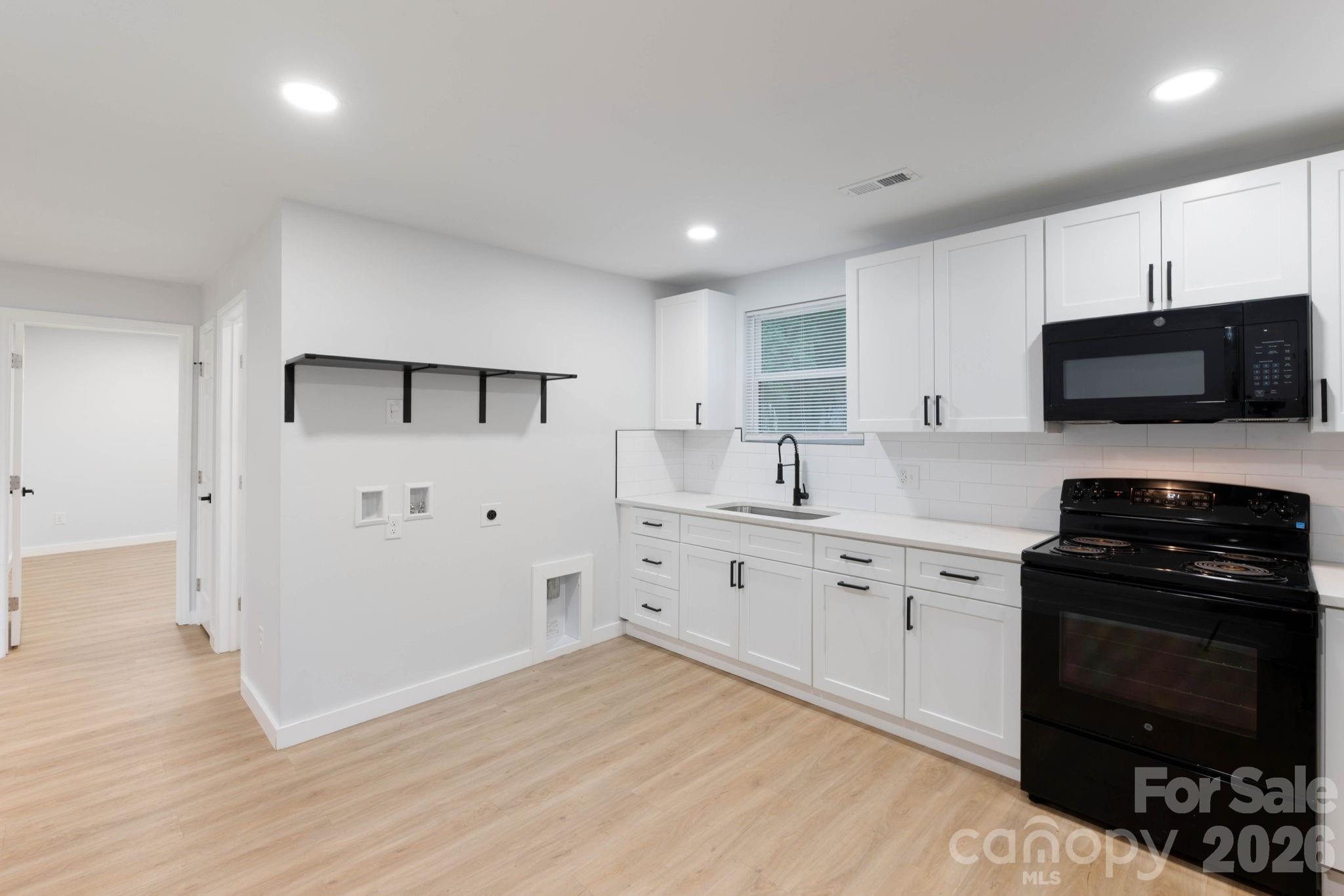 615 E Saunders Avenue — Newton