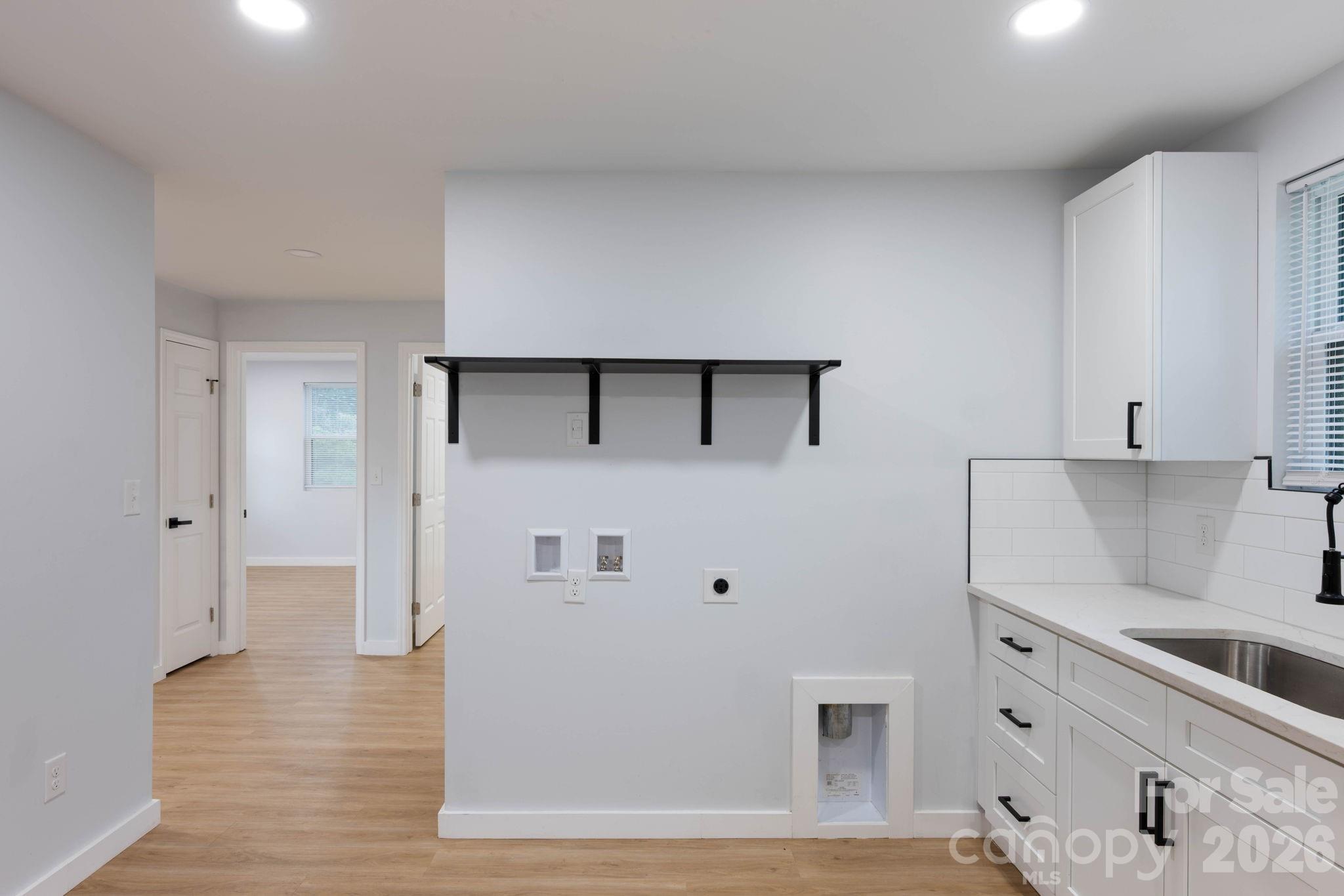 615 E Saunders Avenue — Newton