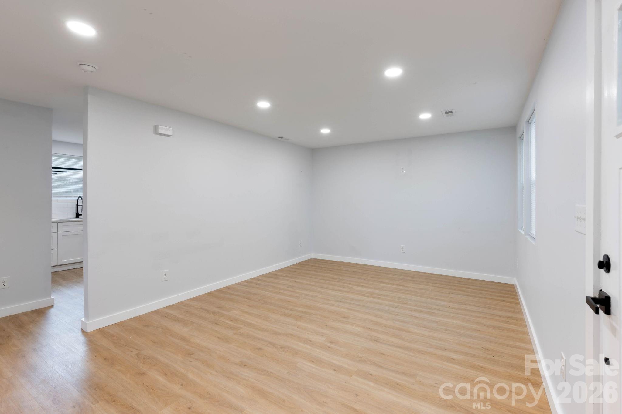 615 E Saunders Avenue — Newton
