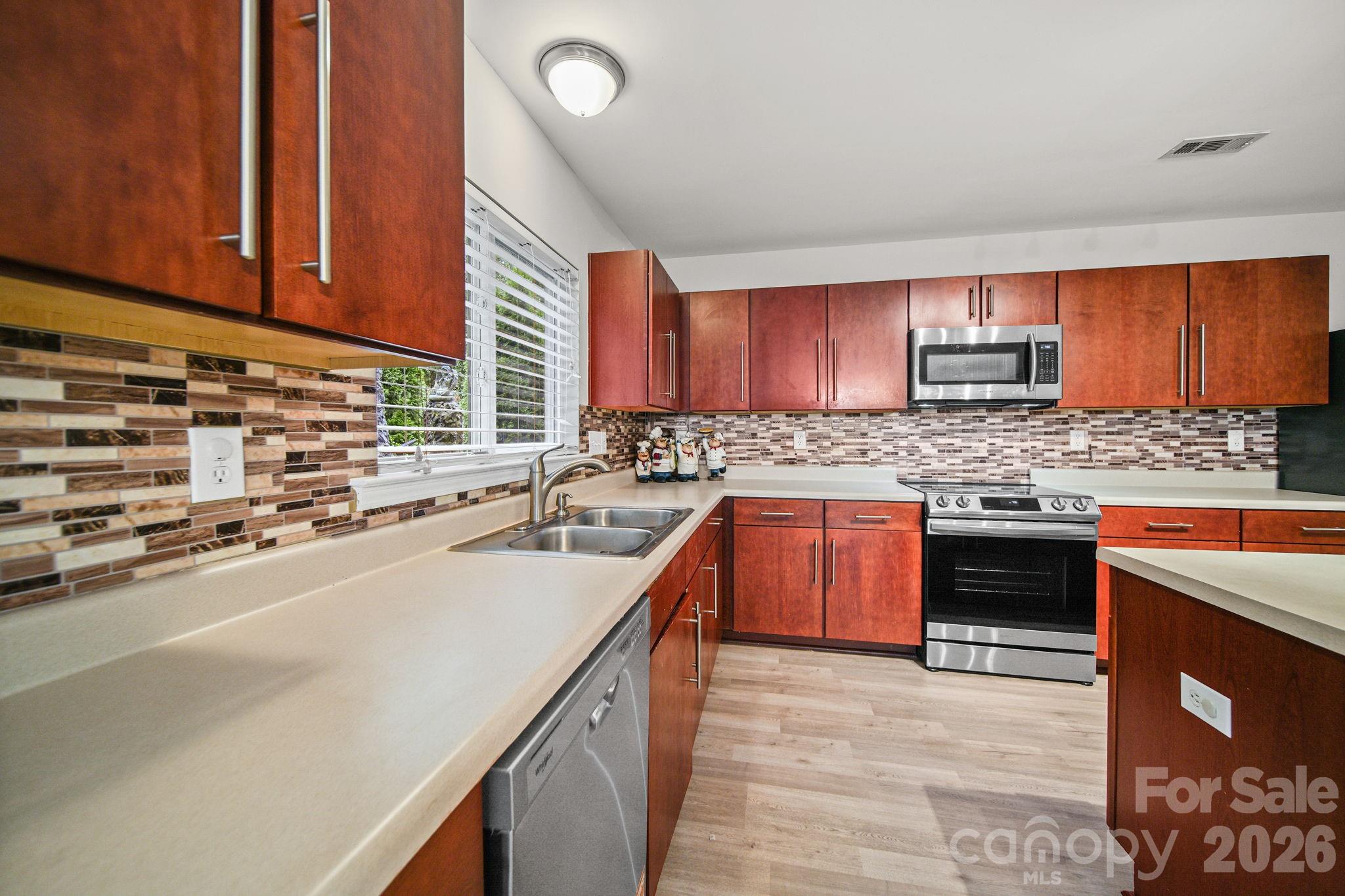 9220 Seamill Road — Charlotte