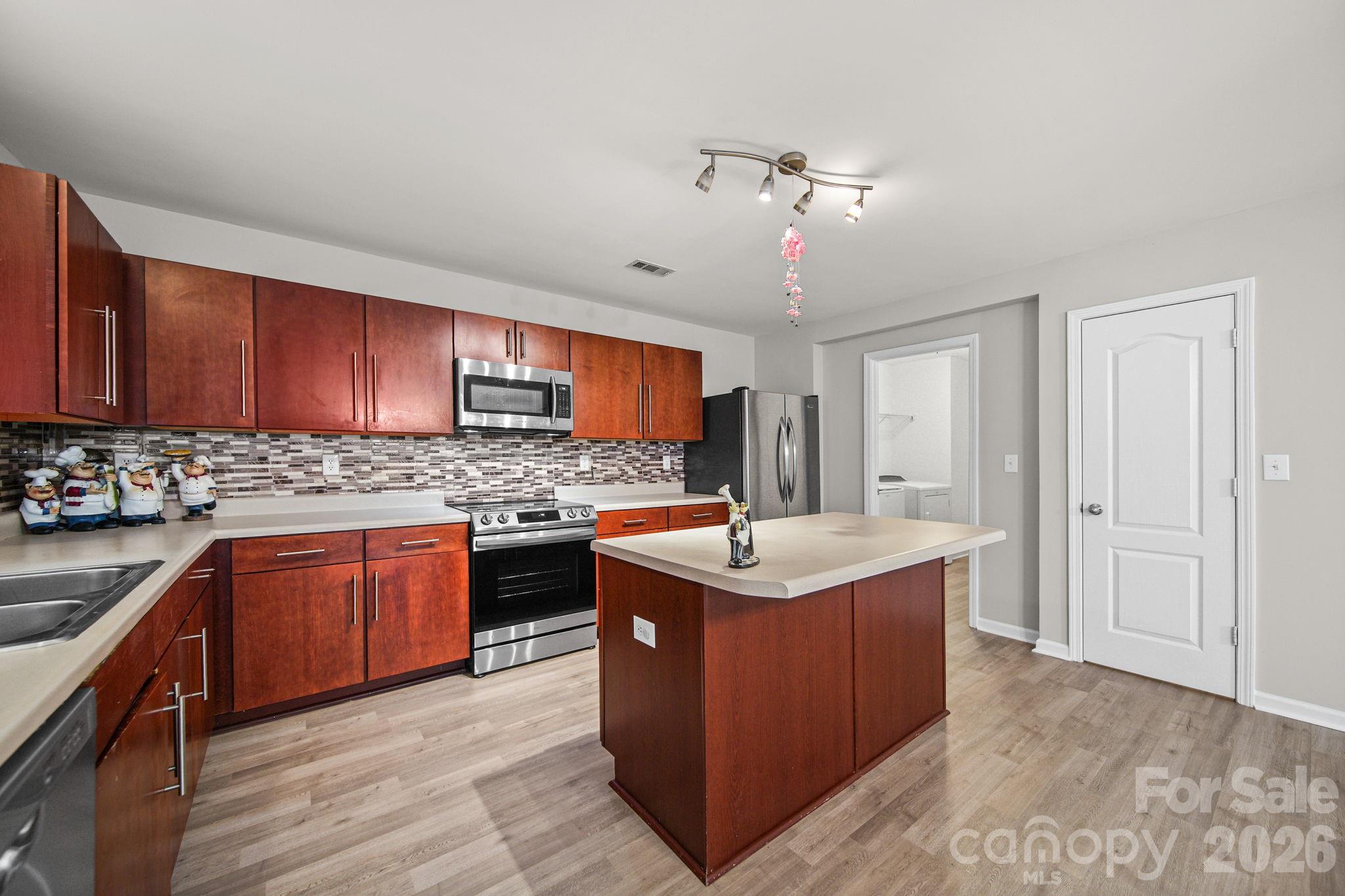 9220 Seamill Road — Charlotte
