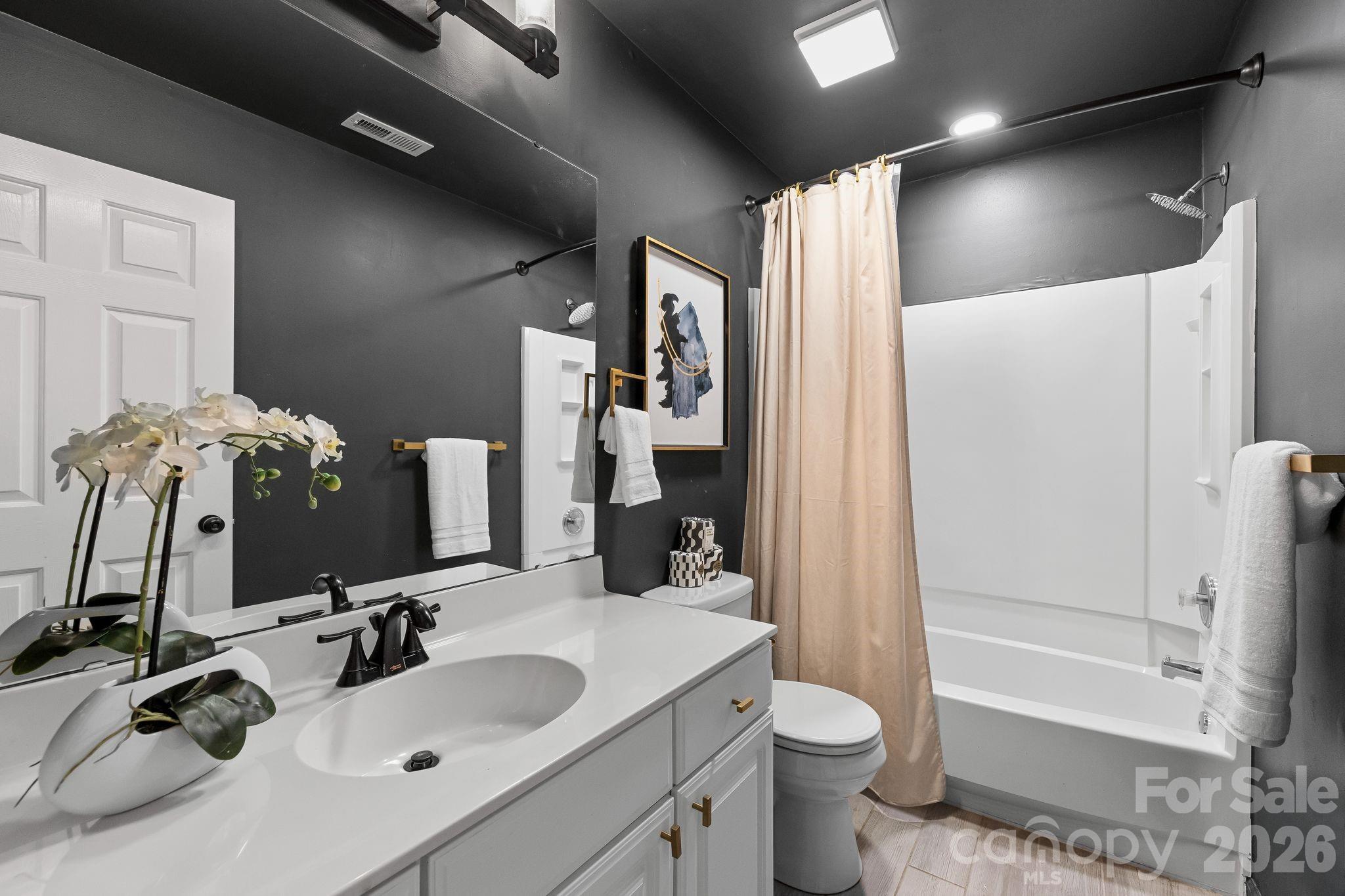 4002 Canbury Court — Charlotte
