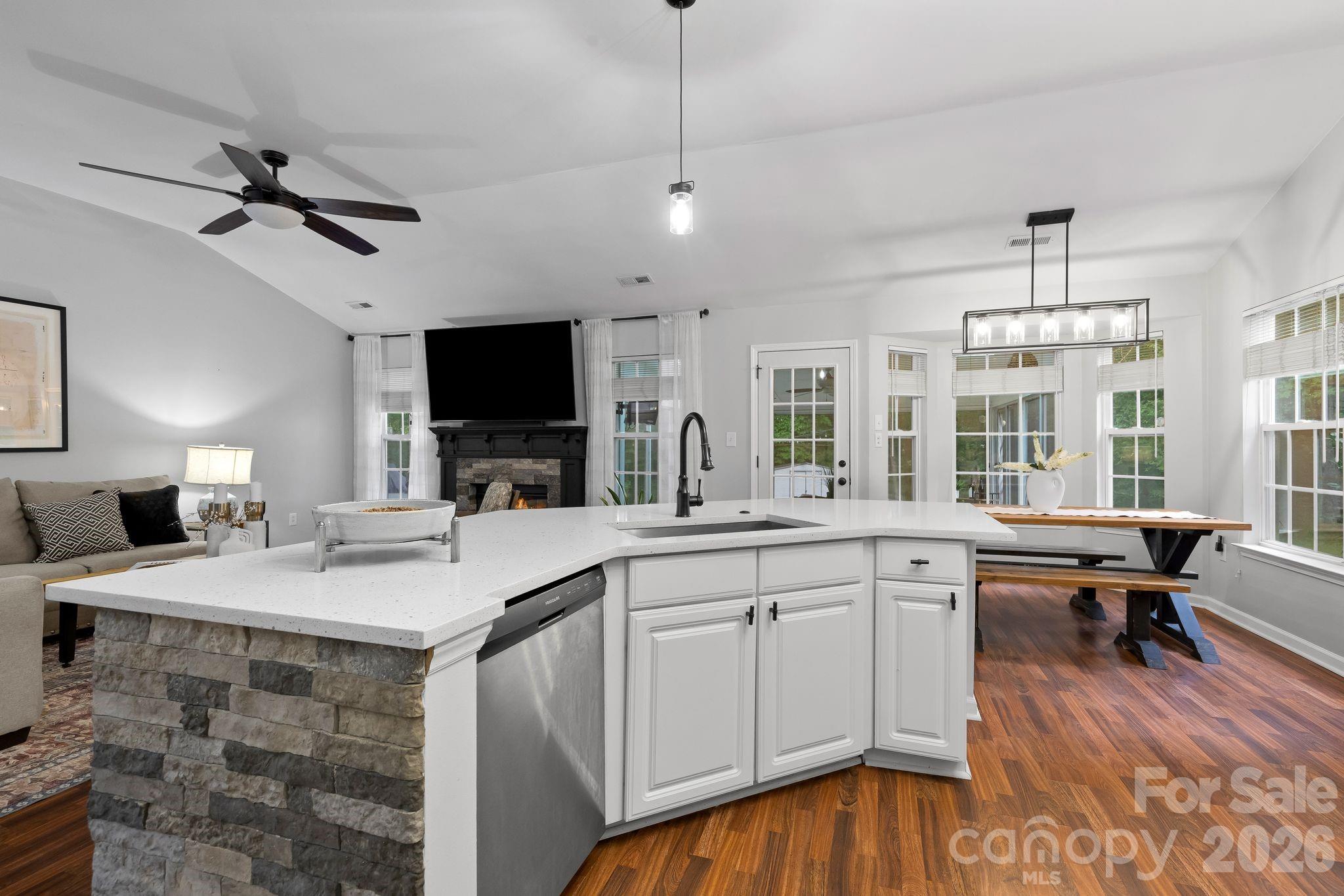 4002 Canbury Court — Charlotte