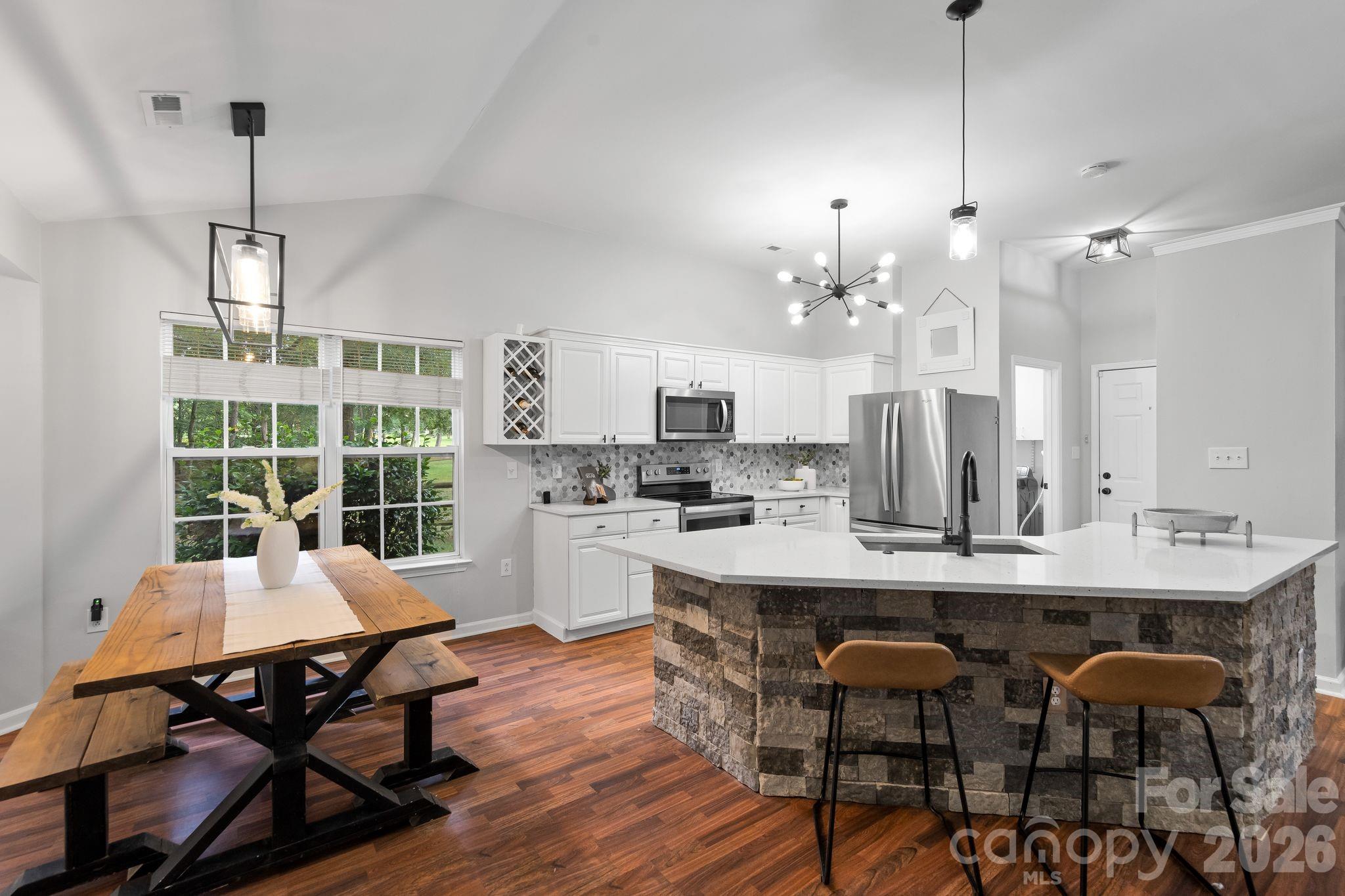 4002 Canbury Court — Charlotte