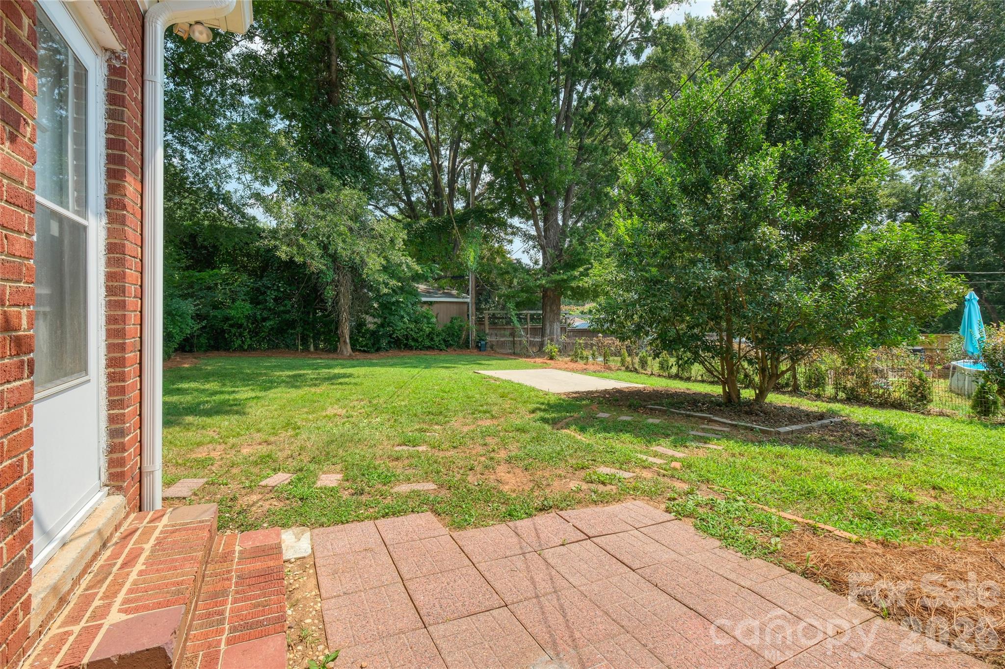 1062 Dresden Drive W — Charlotte