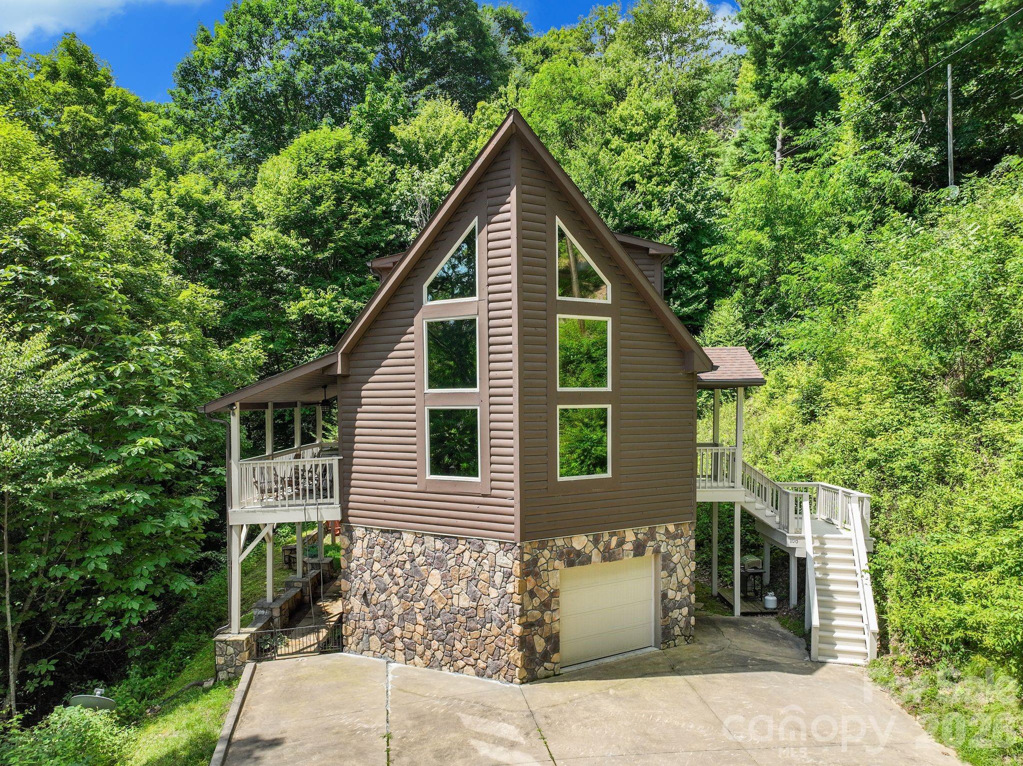 100 Moonshineholler Drive — Maggie Valley