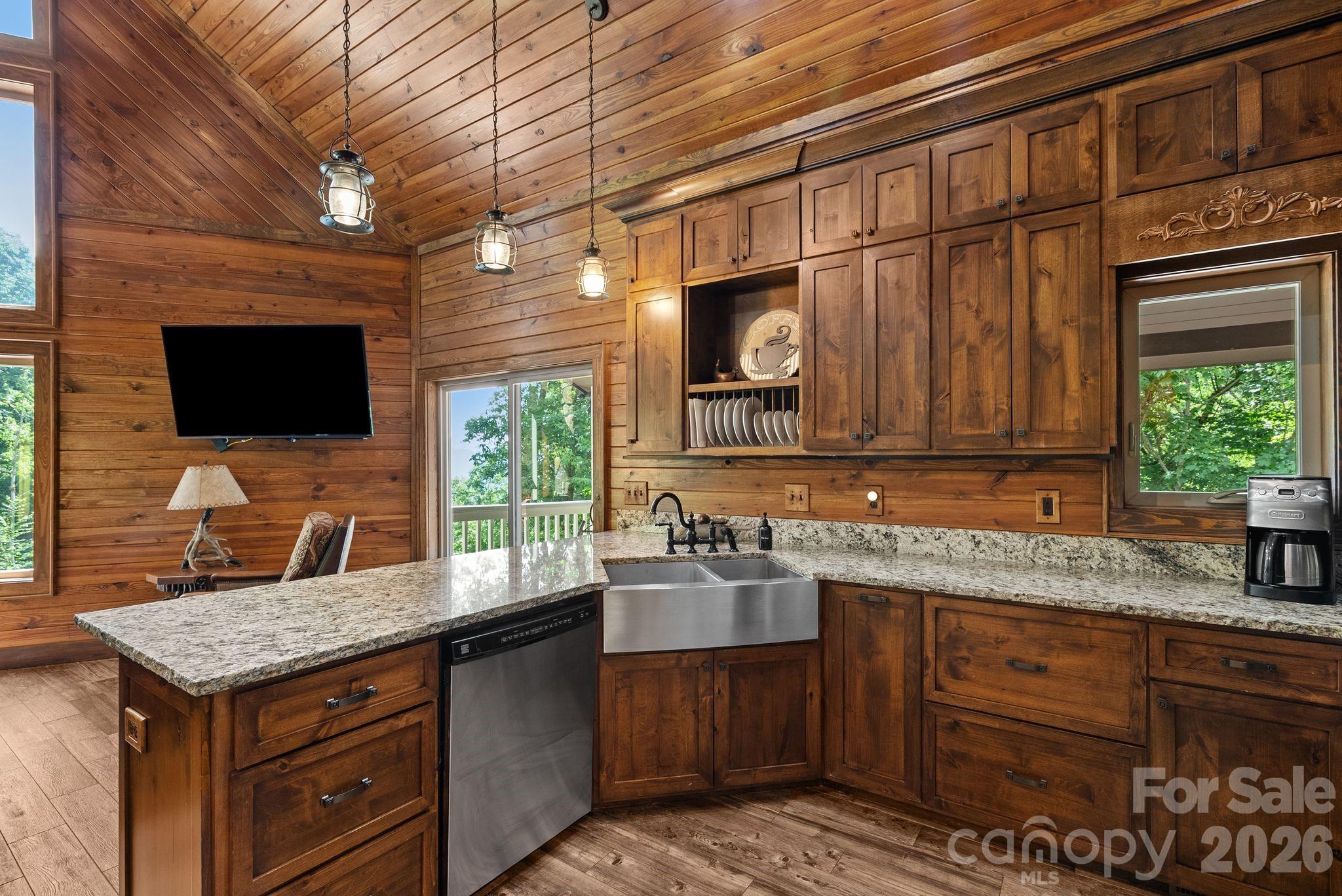 100 Moonshineholler Drive — Maggie Valley