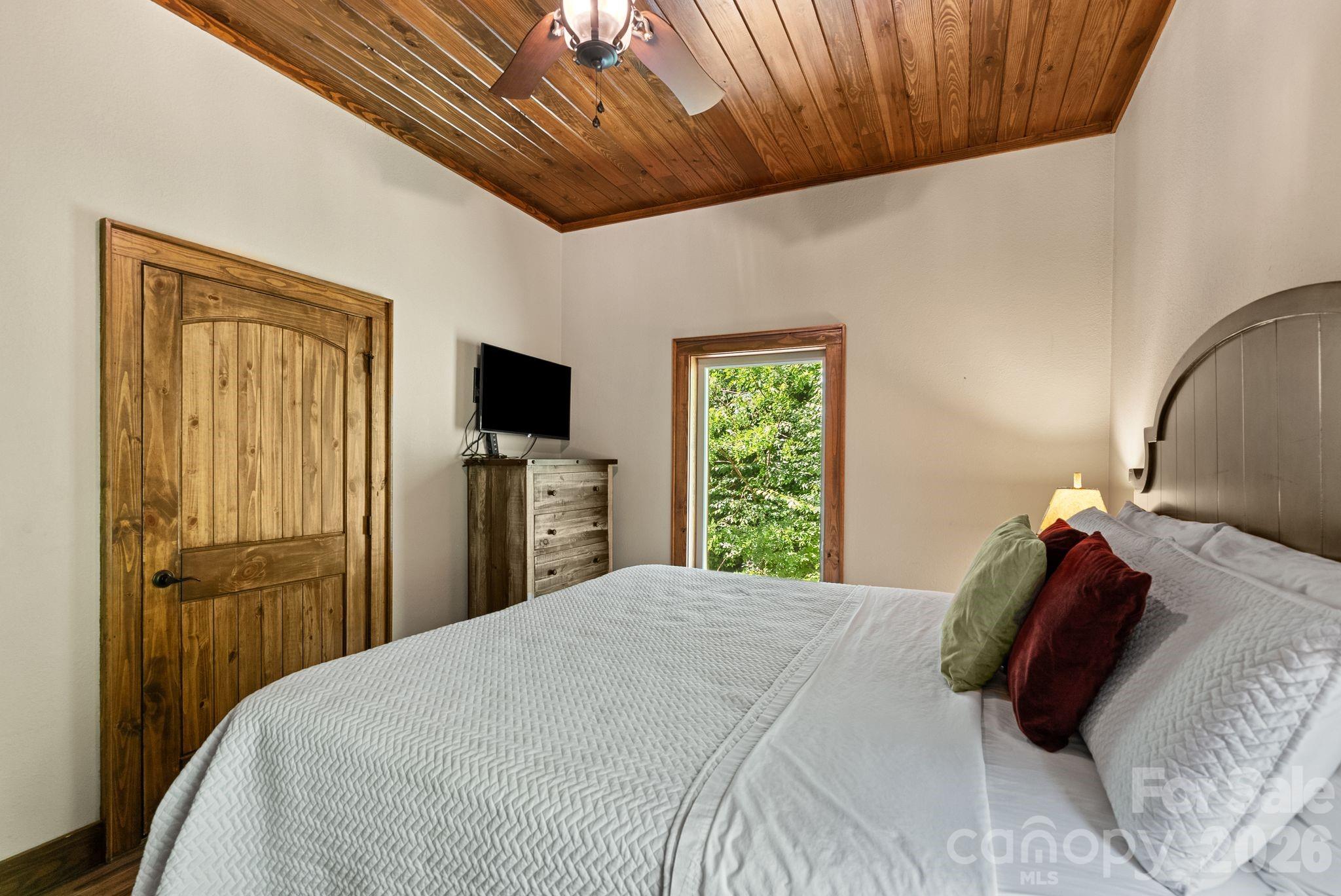 100 Moonshineholler Drive — Maggie Valley