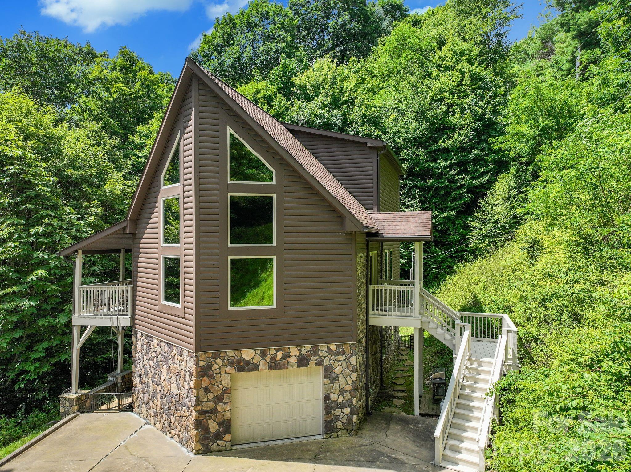 100 Moonshineholler Drive — Maggie Valley