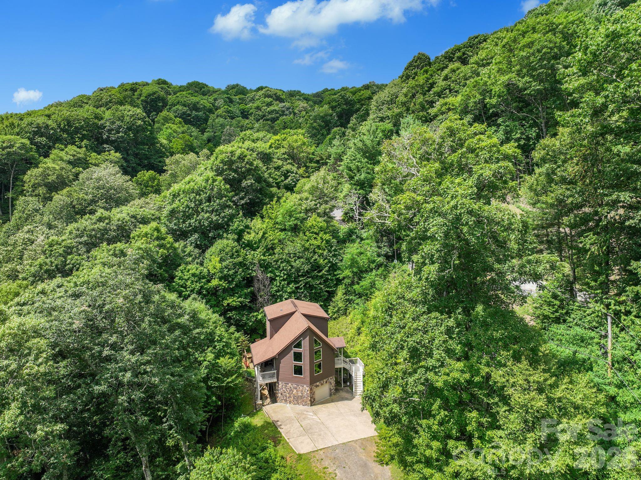 100 Moonshineholler Drive — Maggie Valley