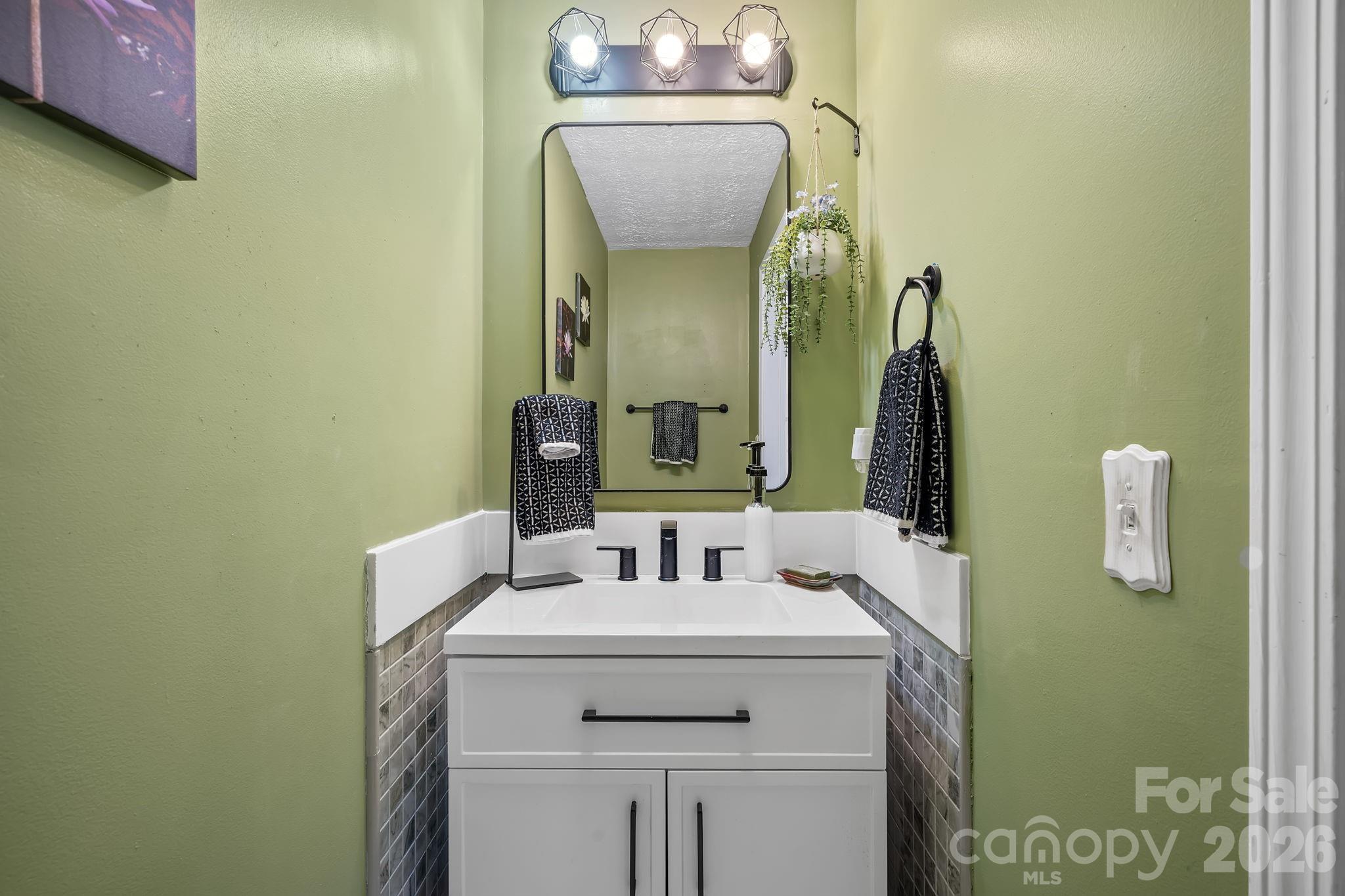 109 Loch Haven Road — Swannanoa