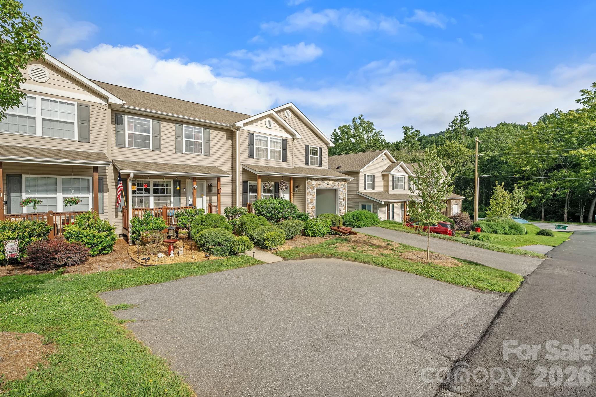 109 Loch Haven Road — Swannanoa