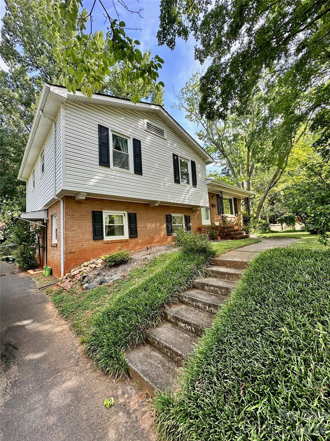 7200 Woodstock Drive — Charlotte
