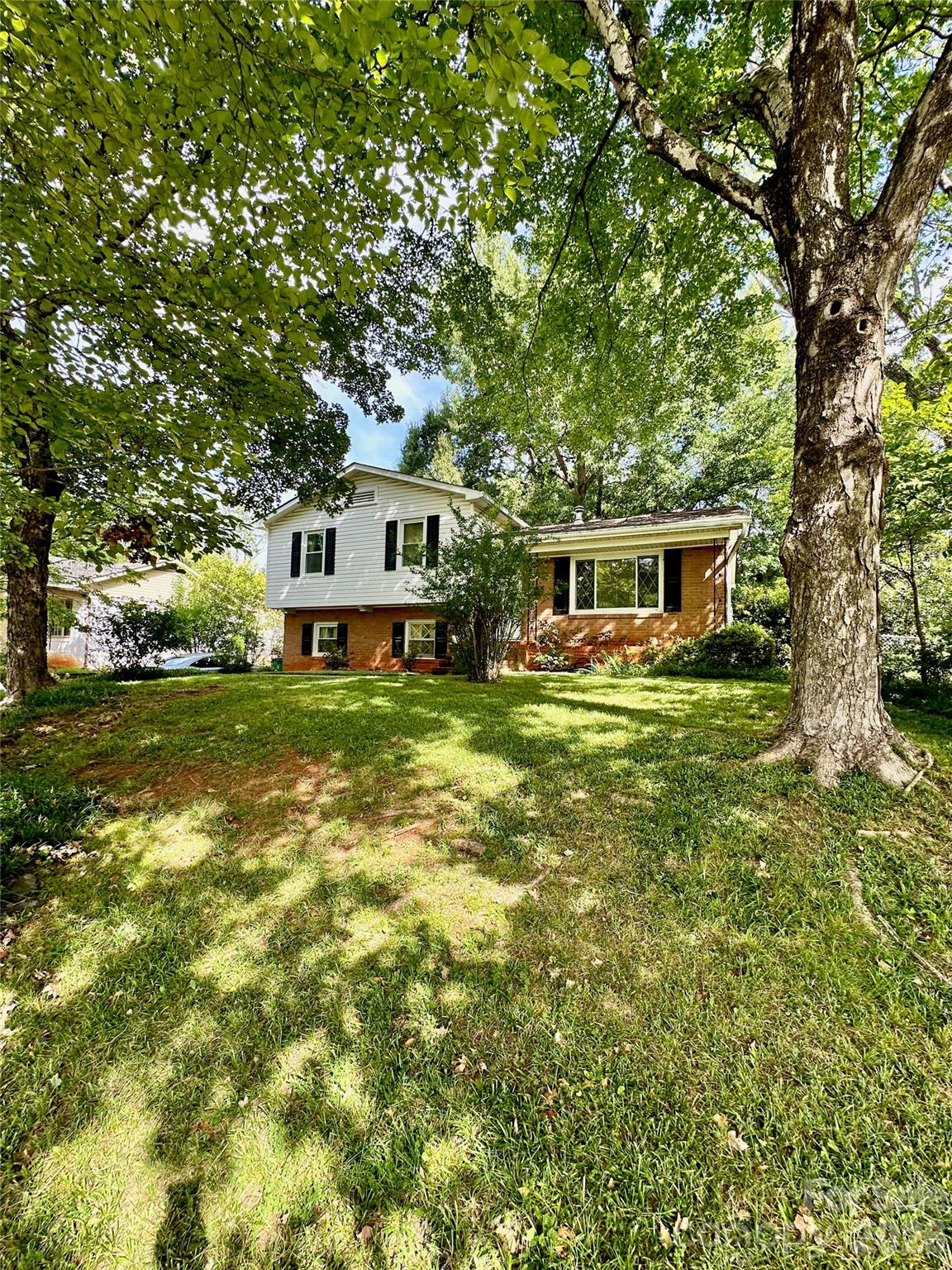 7200 Woodstock Drive — Charlotte