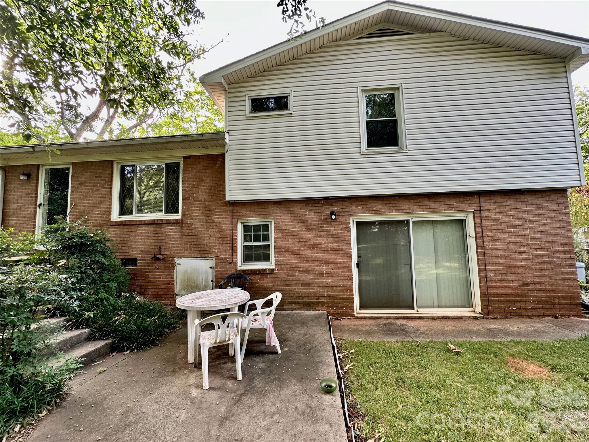 7200 Woodstock Drive — Charlotte
