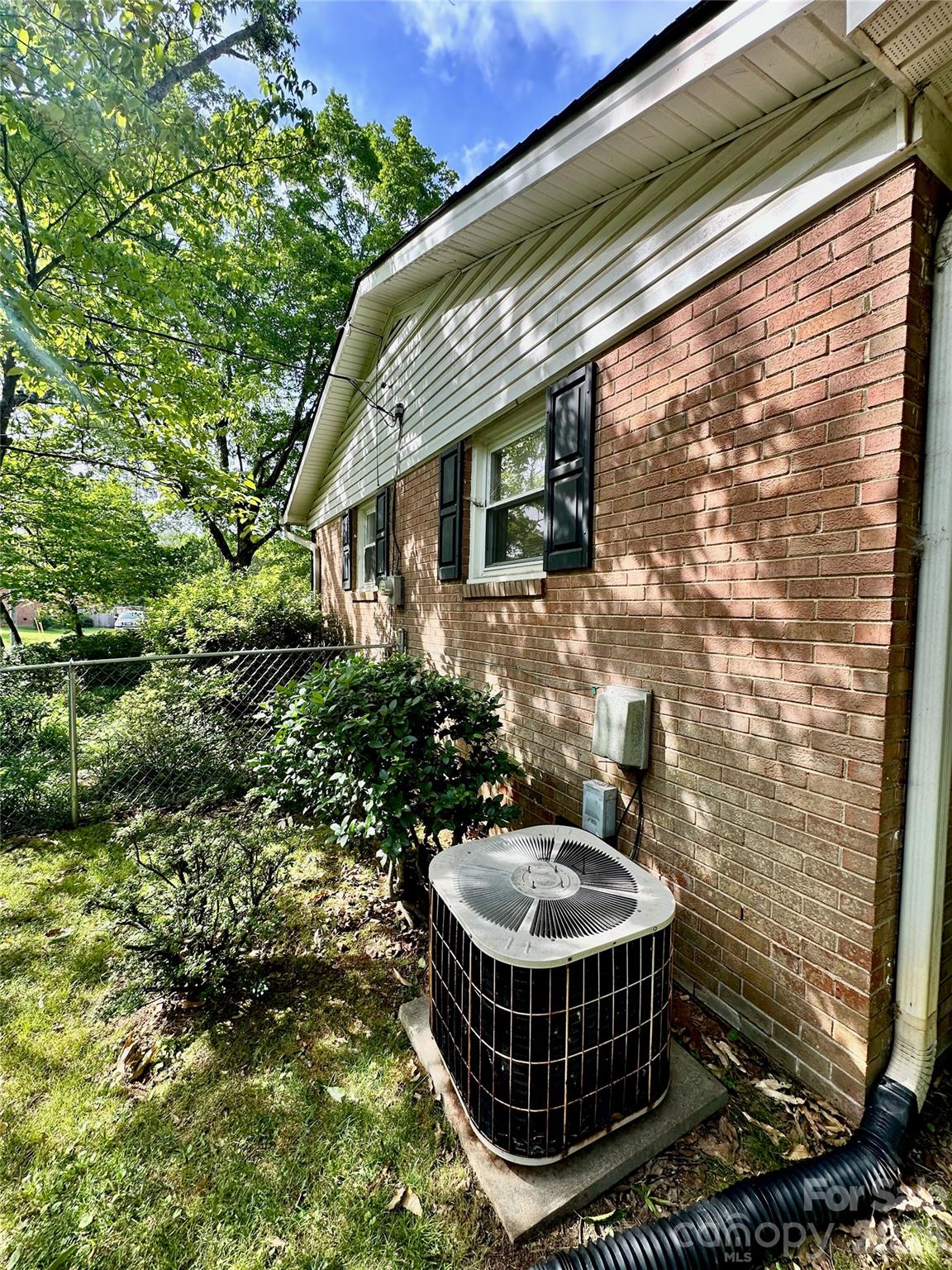 7200 Woodstock Drive — Charlotte