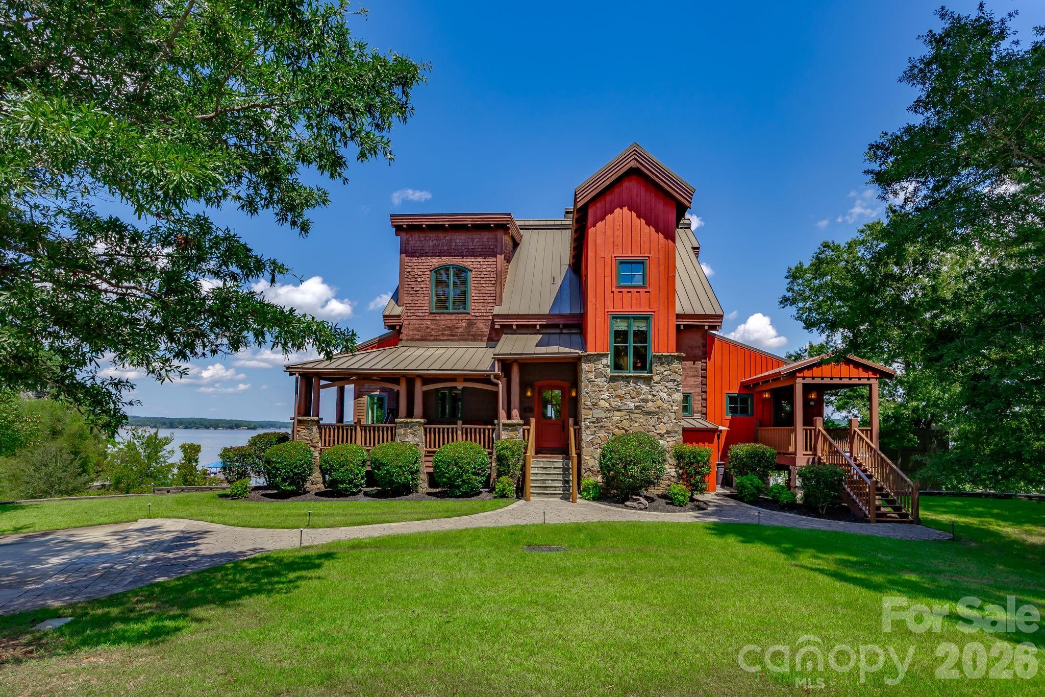 197 Smooth Rock Point — Ridgeway