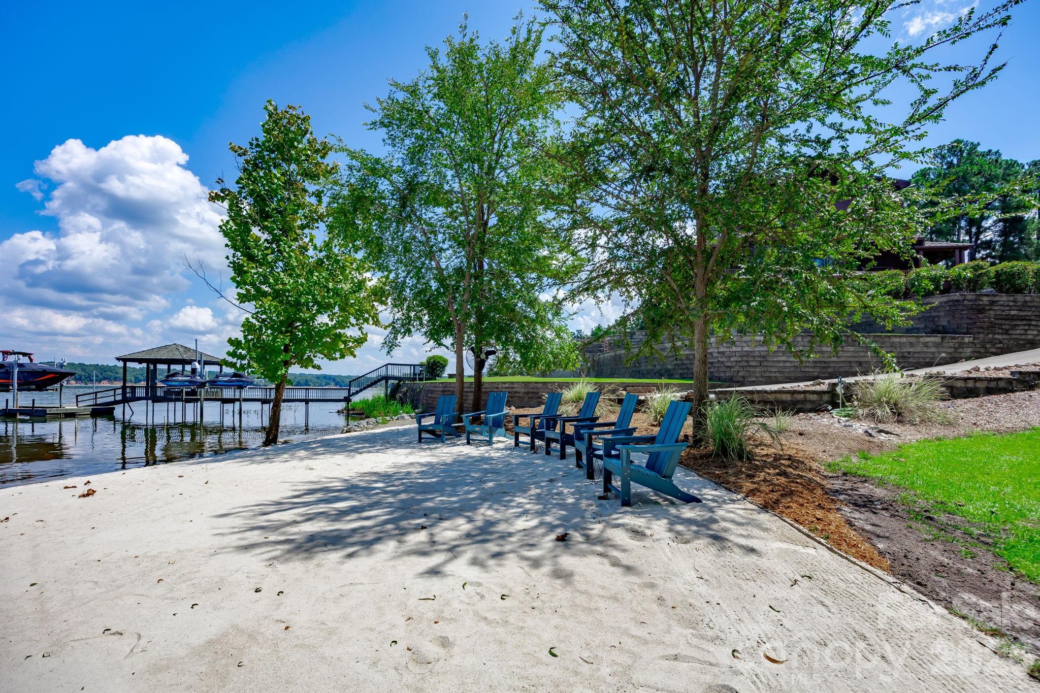 197 Smooth Rock Point — Ridgeway