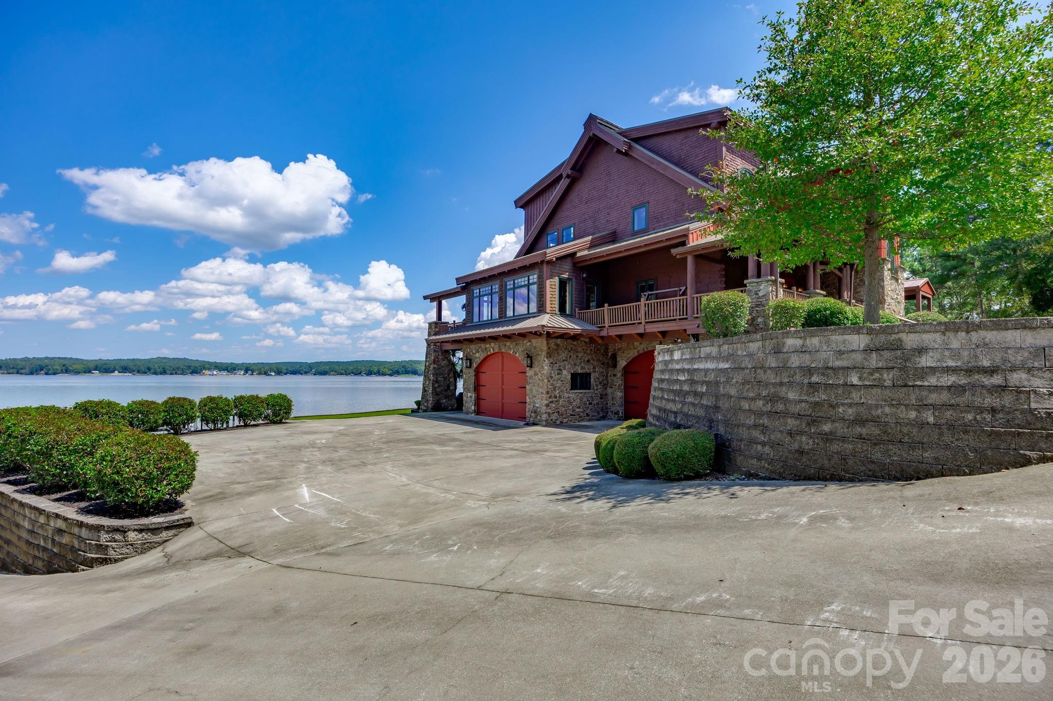 197 Smooth Rock Point — Ridgeway