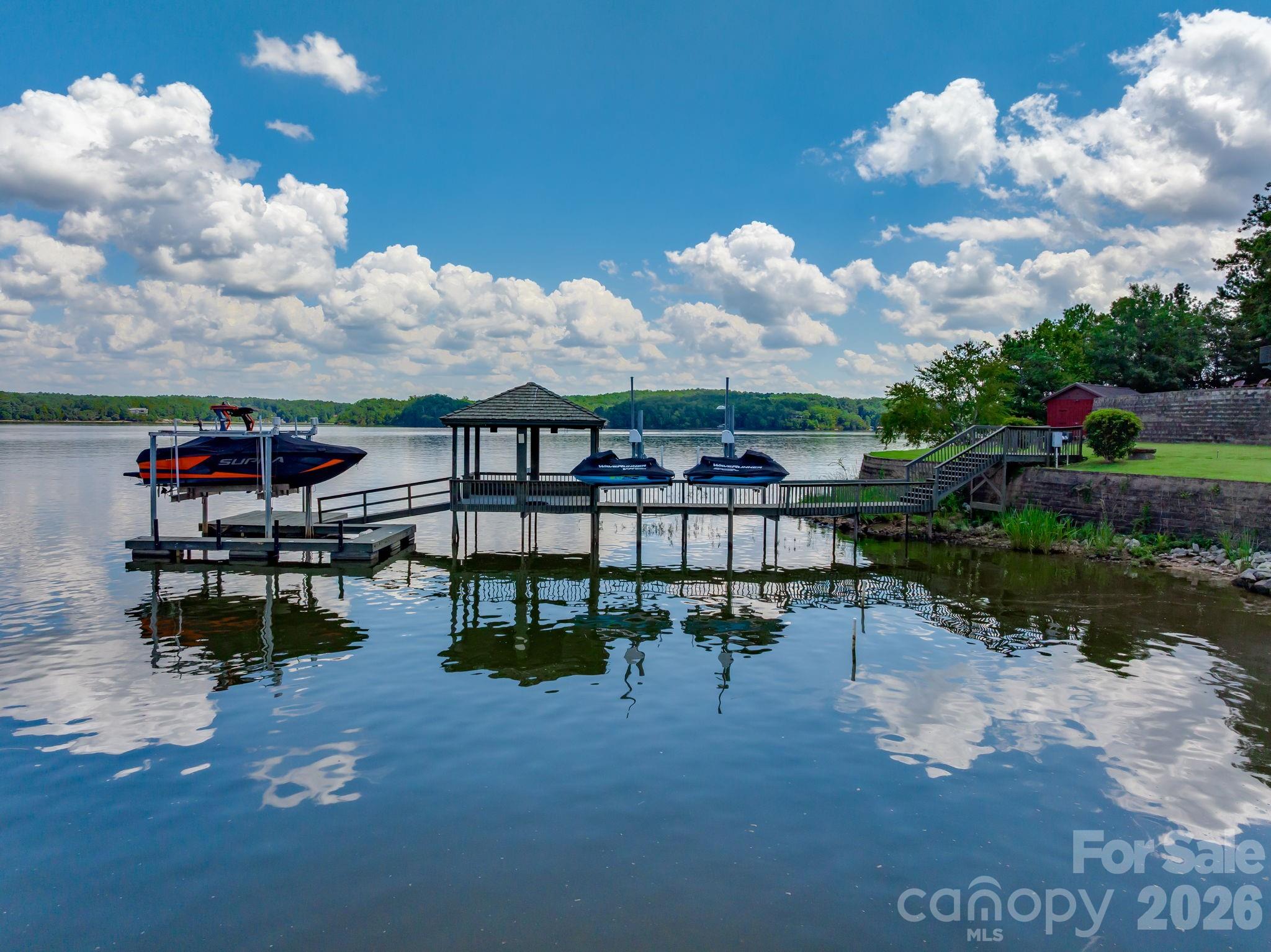 197 Smooth Rock Point — Ridgeway
