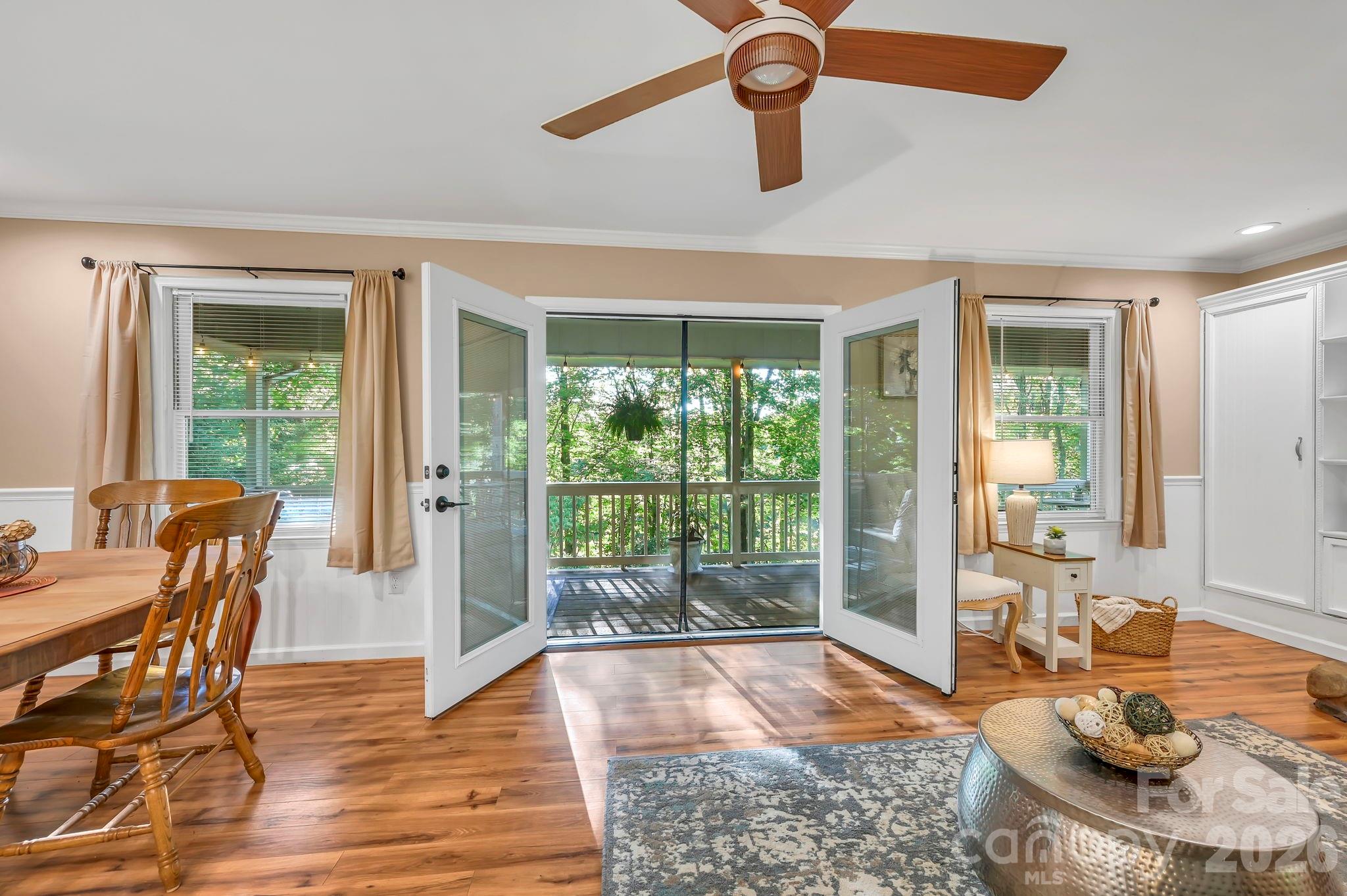 426 Meadowood Lane — Burnsville