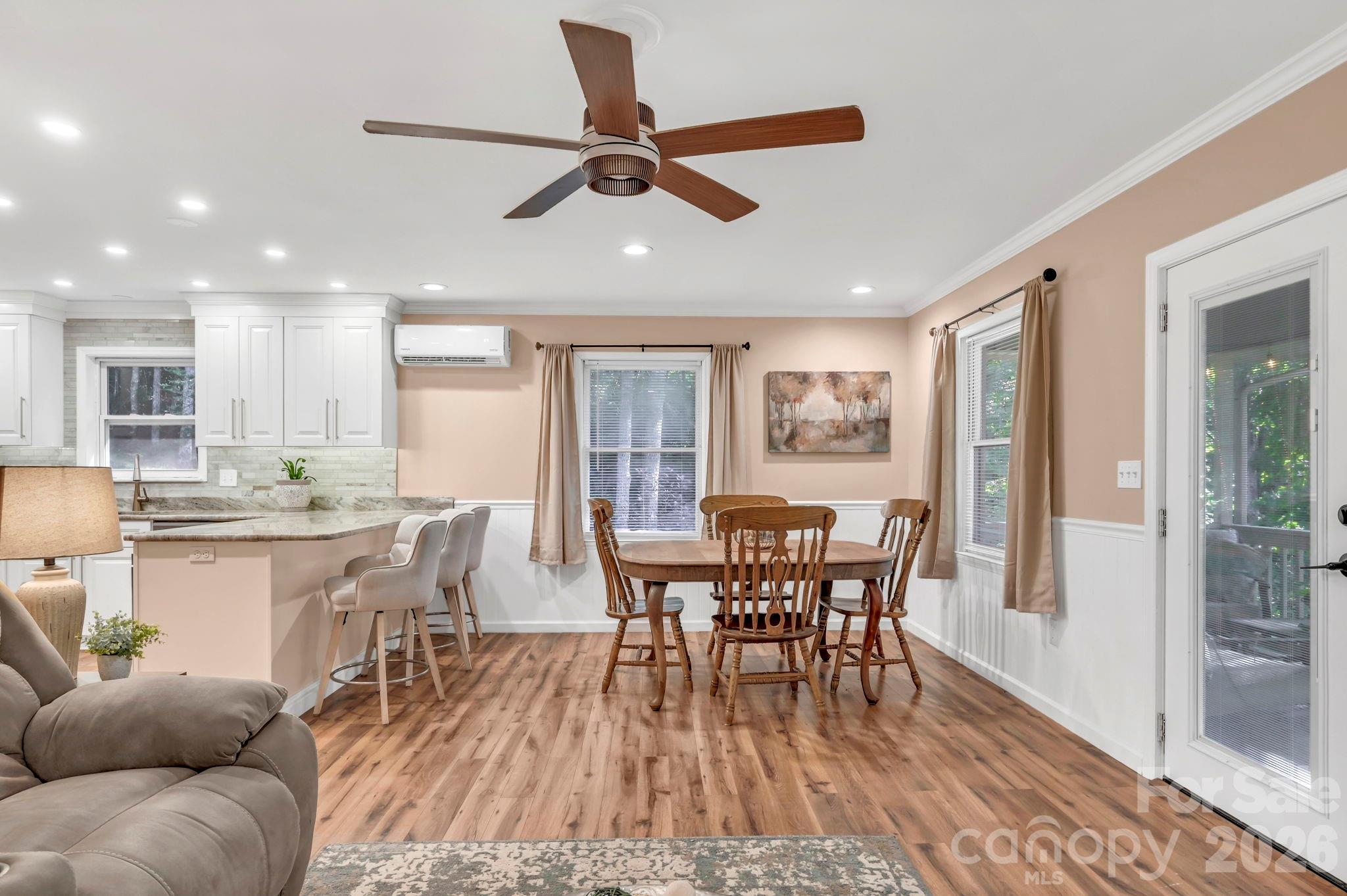 426 Meadowood Lane — Burnsville