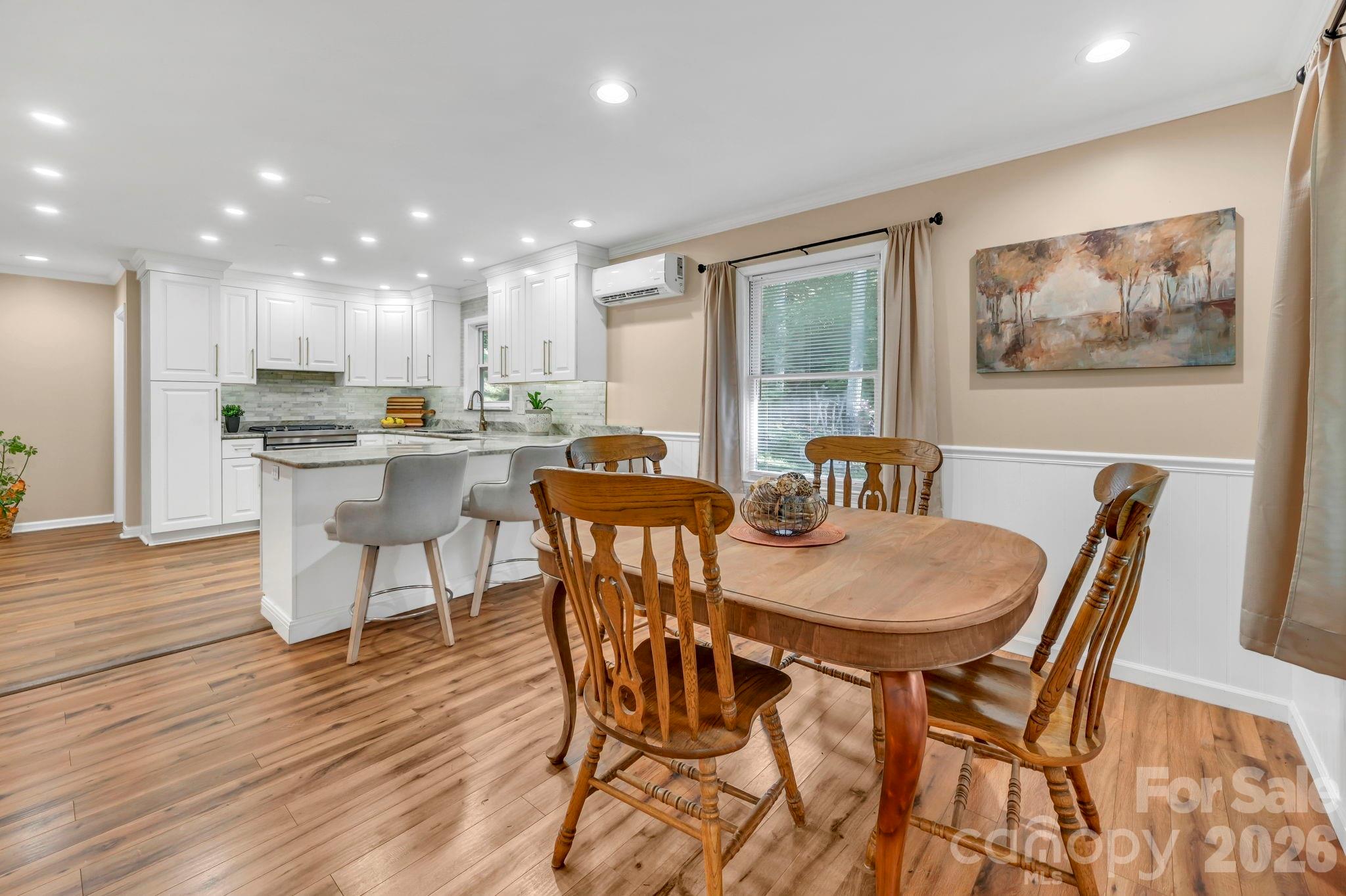 426 Meadowood Lane — Burnsville