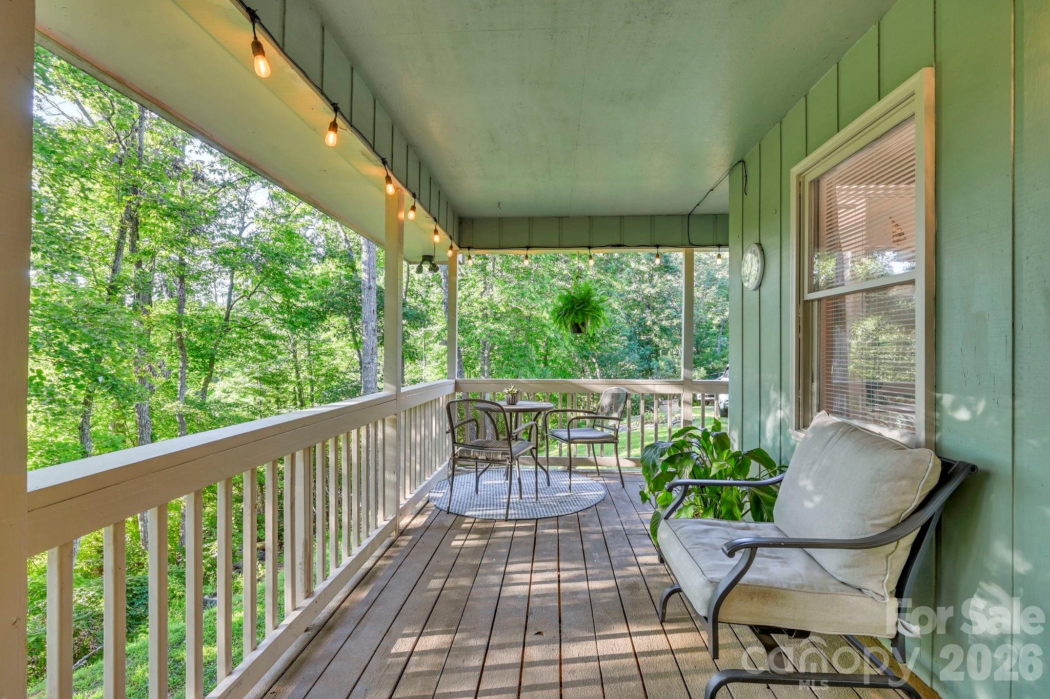 426 Meadowood Lane — Burnsville