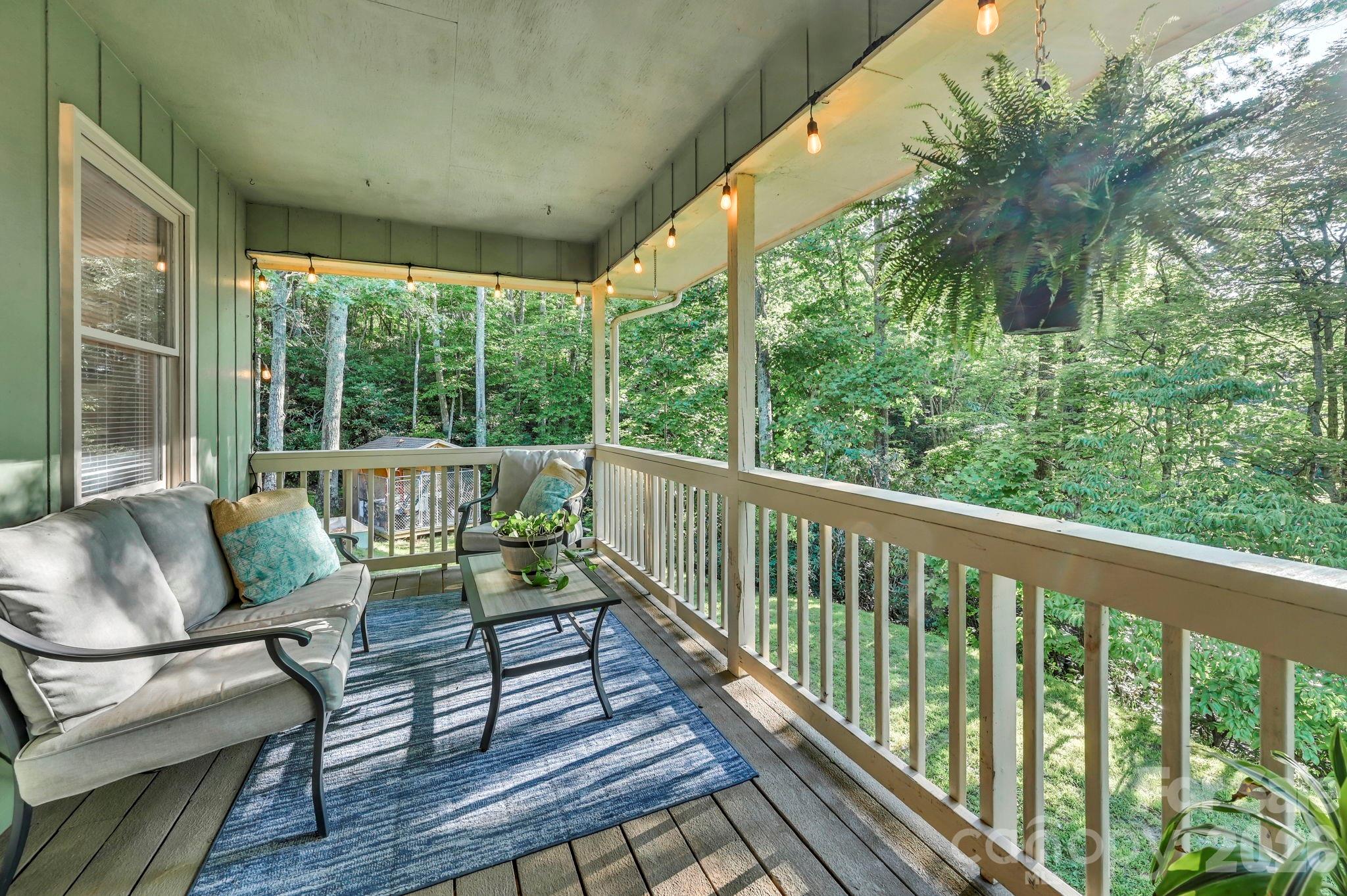 426 Meadowood Lane — Burnsville