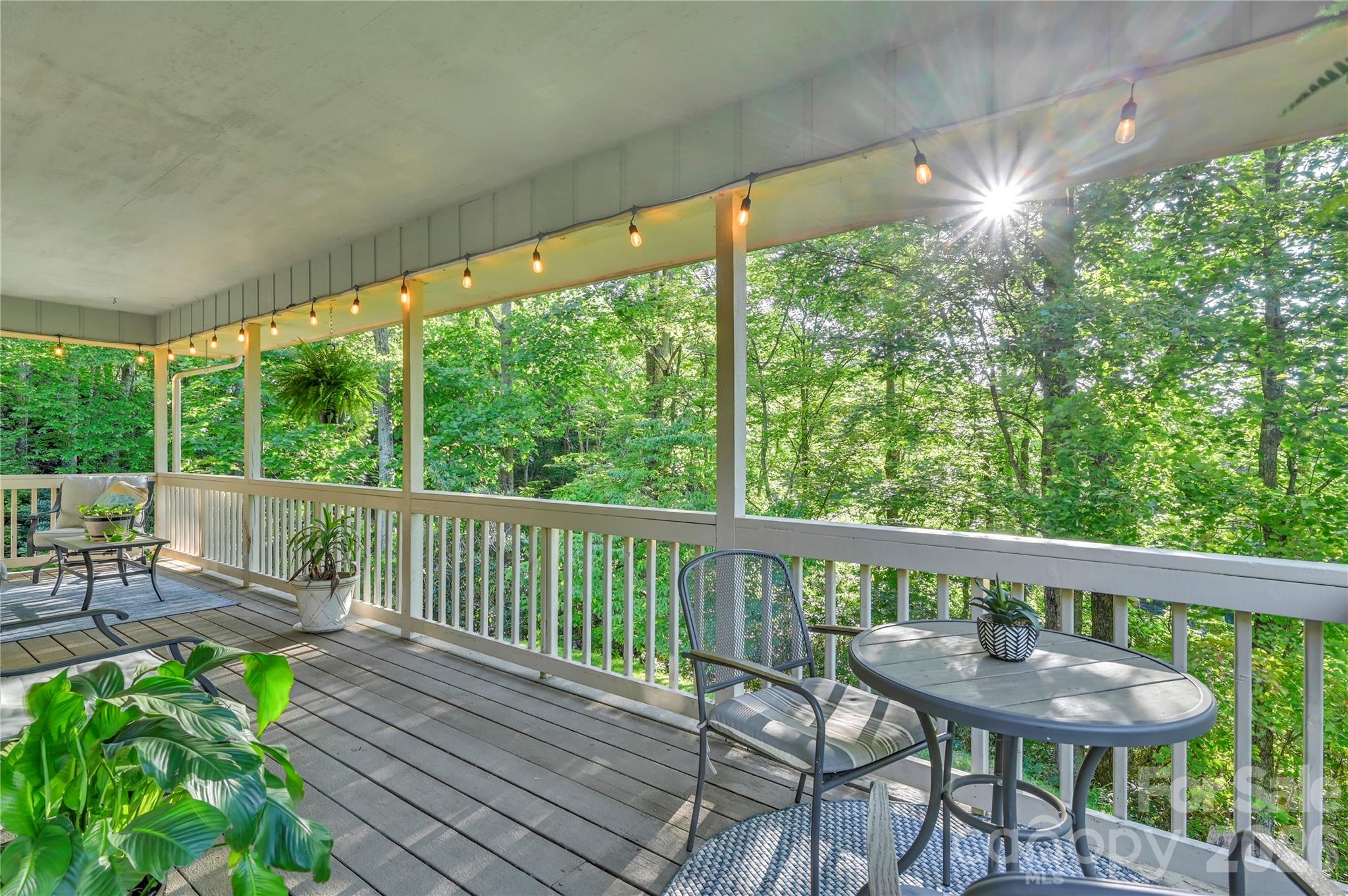 426 Meadowood Lane — Burnsville