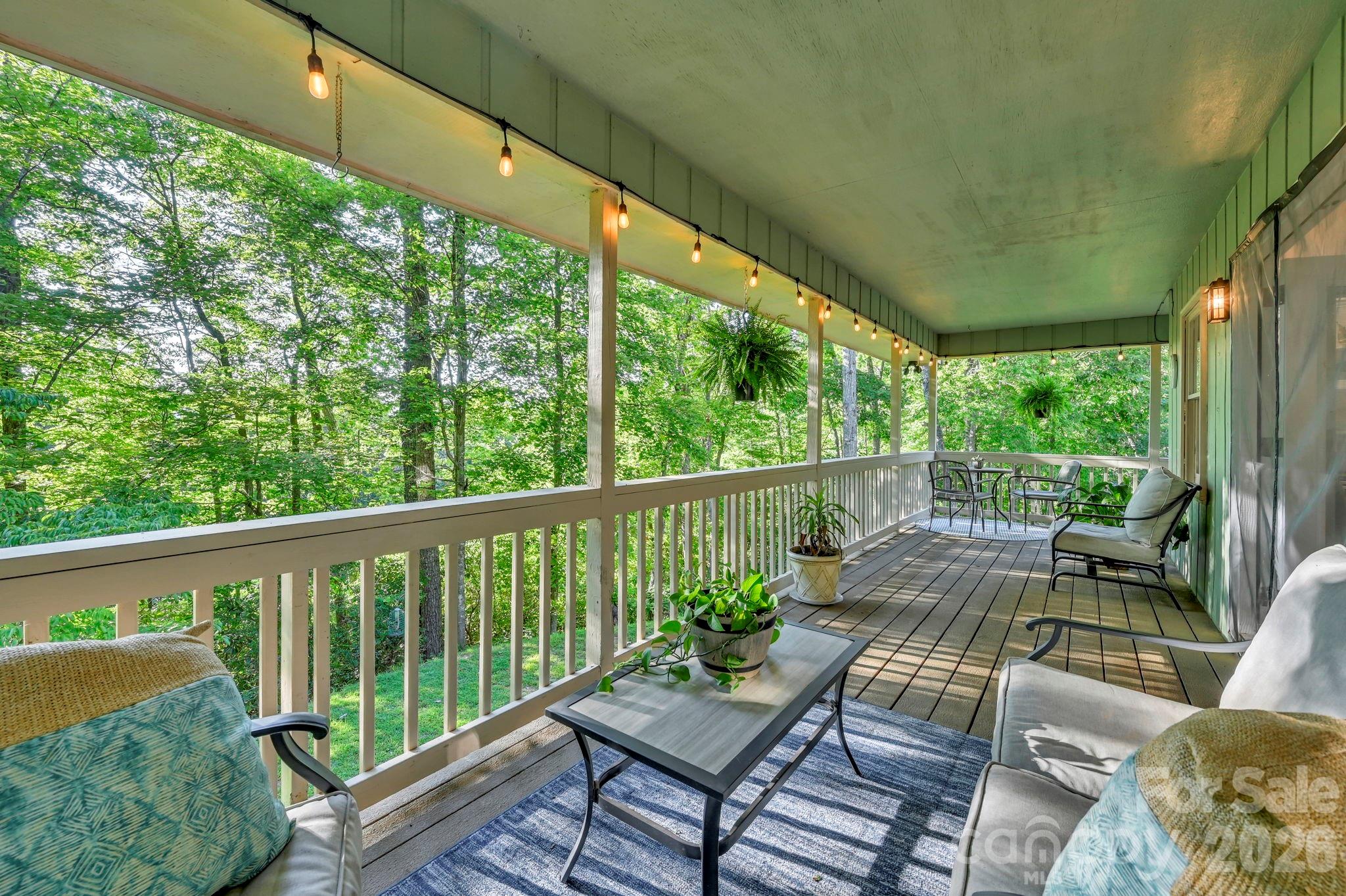 426 Meadowood Lane — Burnsville