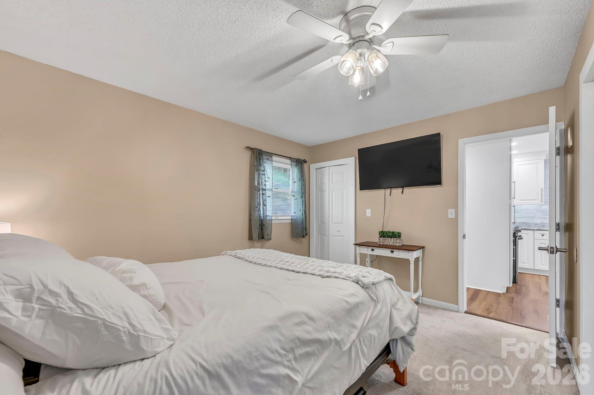 426 Meadowood Lane — Burnsville