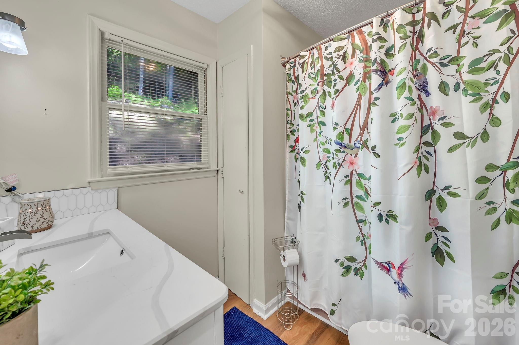 426 Meadowood Lane — Burnsville