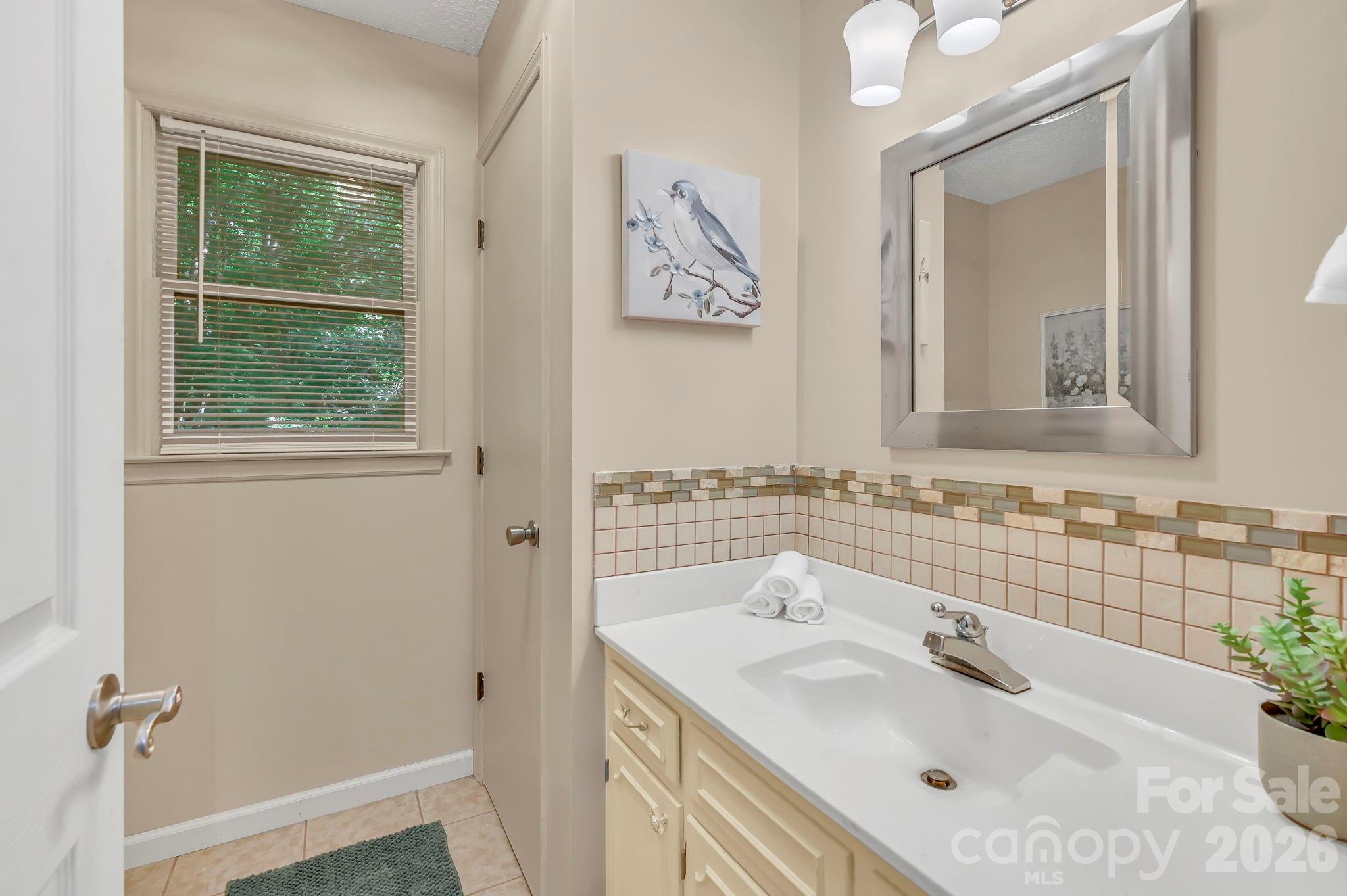 426 Meadowood Lane — Burnsville