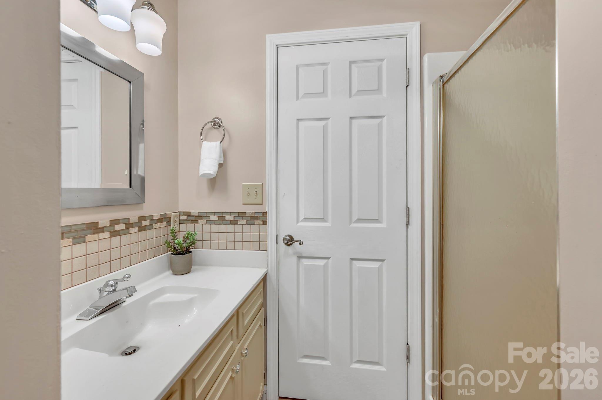 426 Meadowood Lane — Burnsville