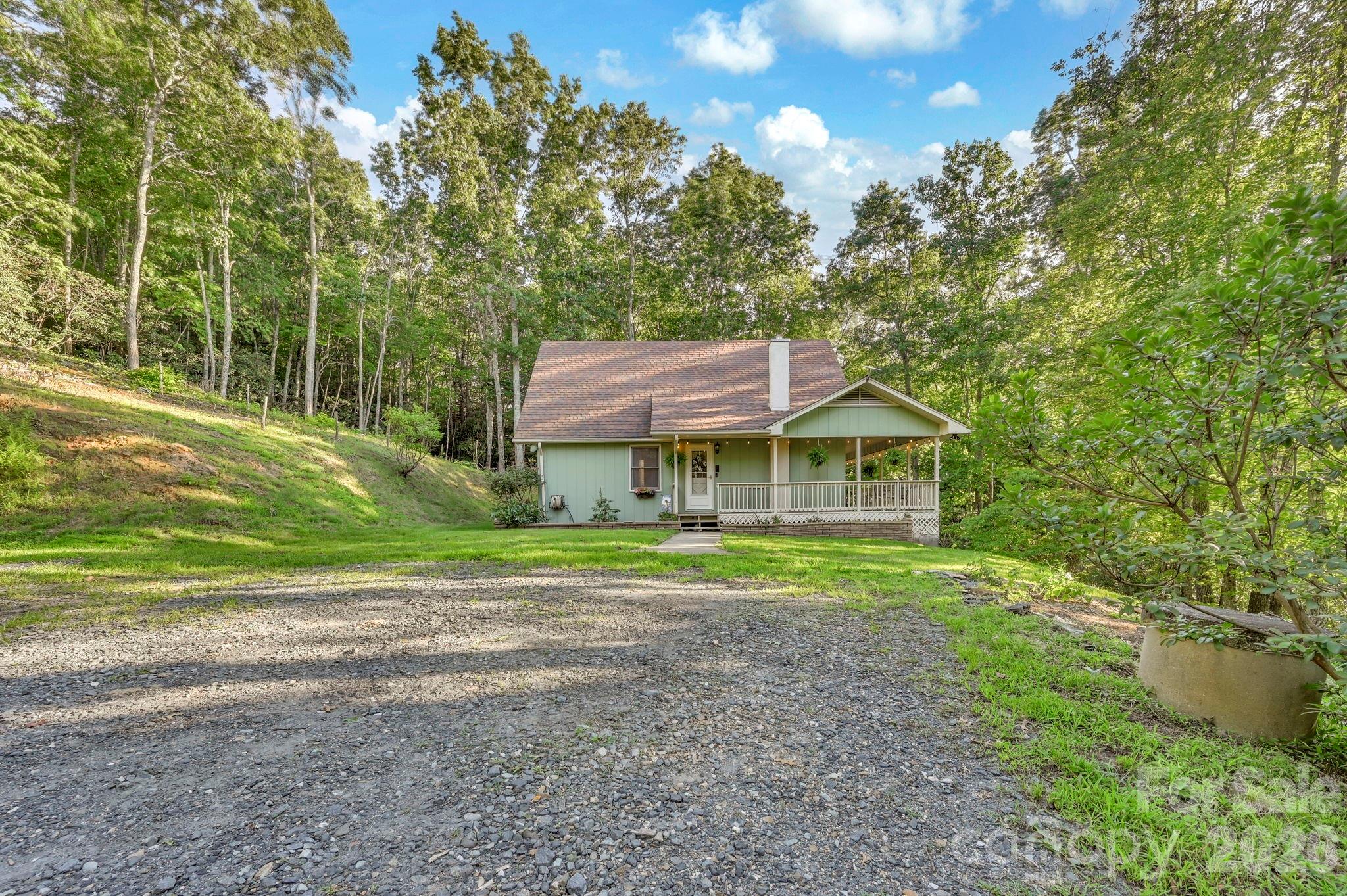 426 Meadowood Lane — Burnsville