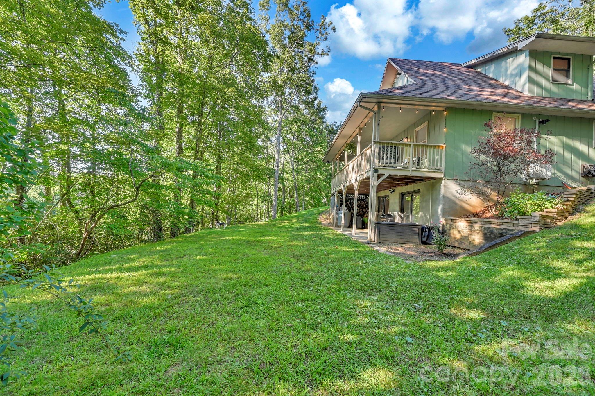 426 Meadowood Lane — Burnsville