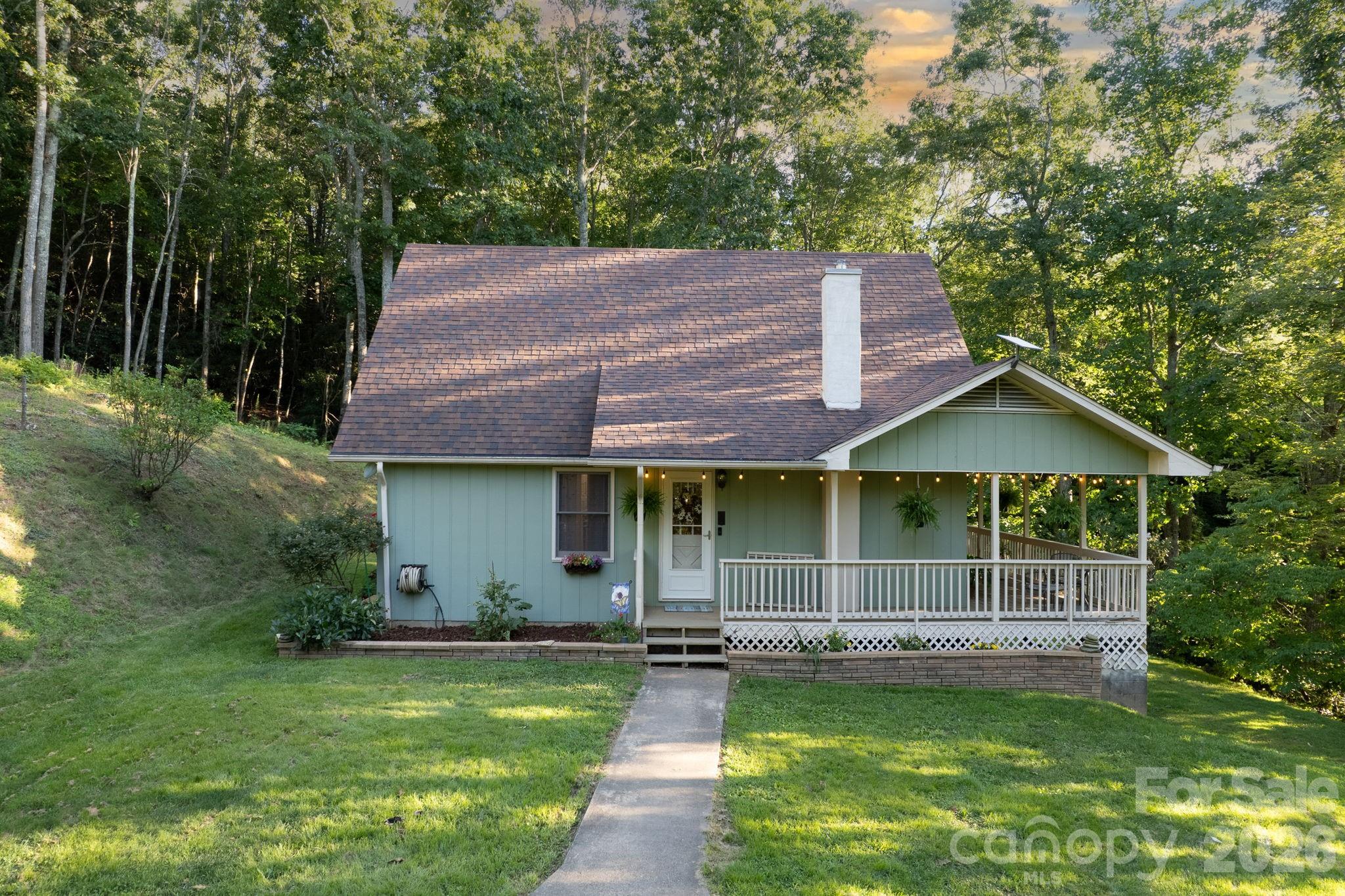 426 Meadowood Lane — Burnsville