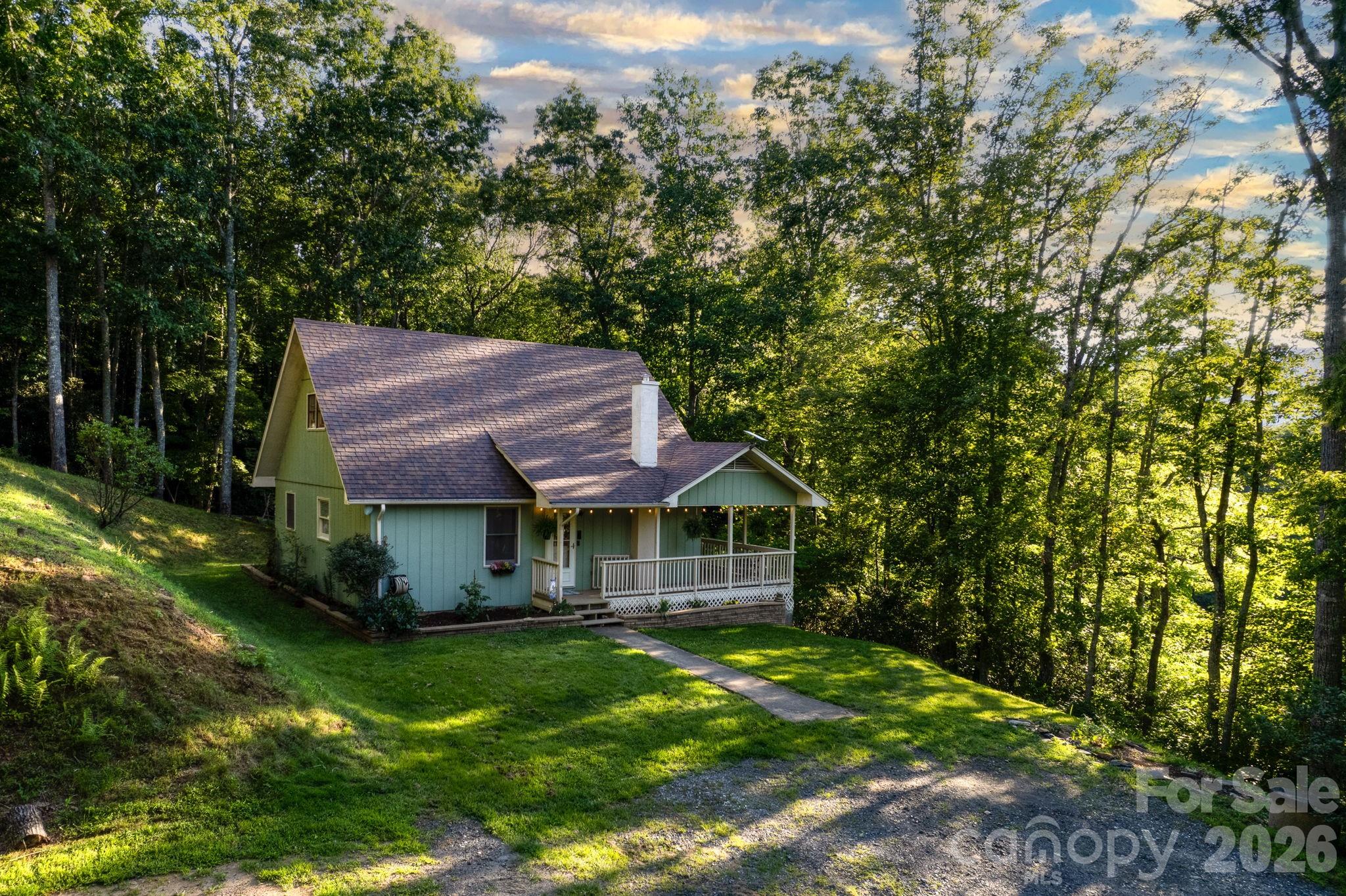 426 Meadowood Lane — Burnsville