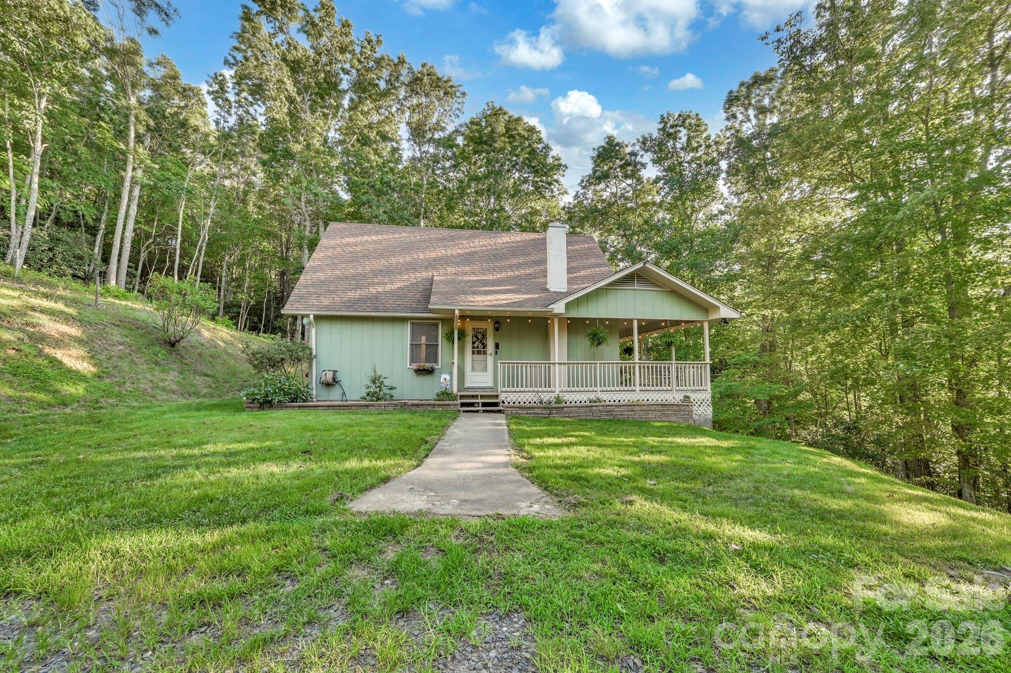 426 Meadowood Lane — Burnsville