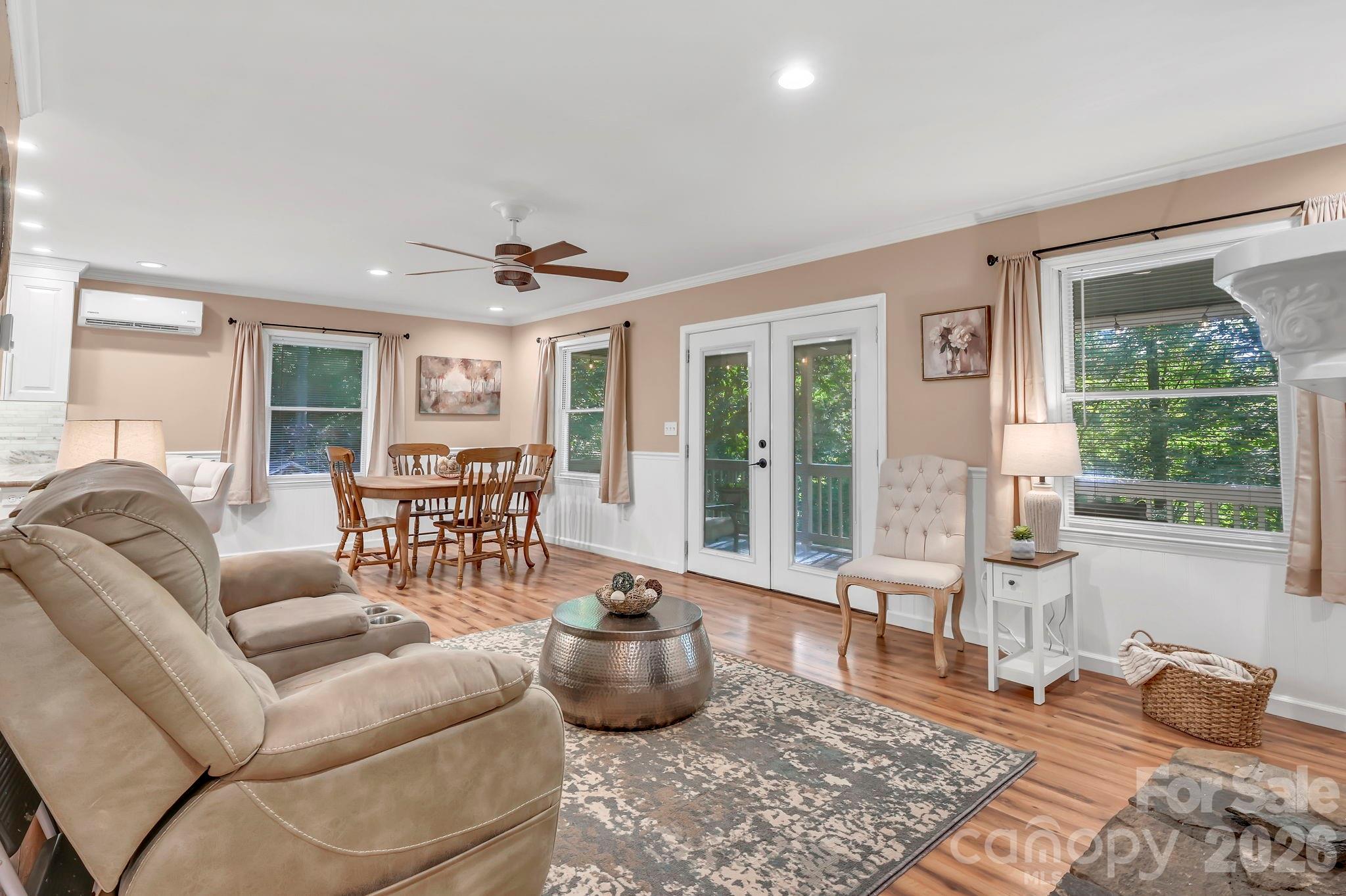 426 Meadowood Lane — Burnsville