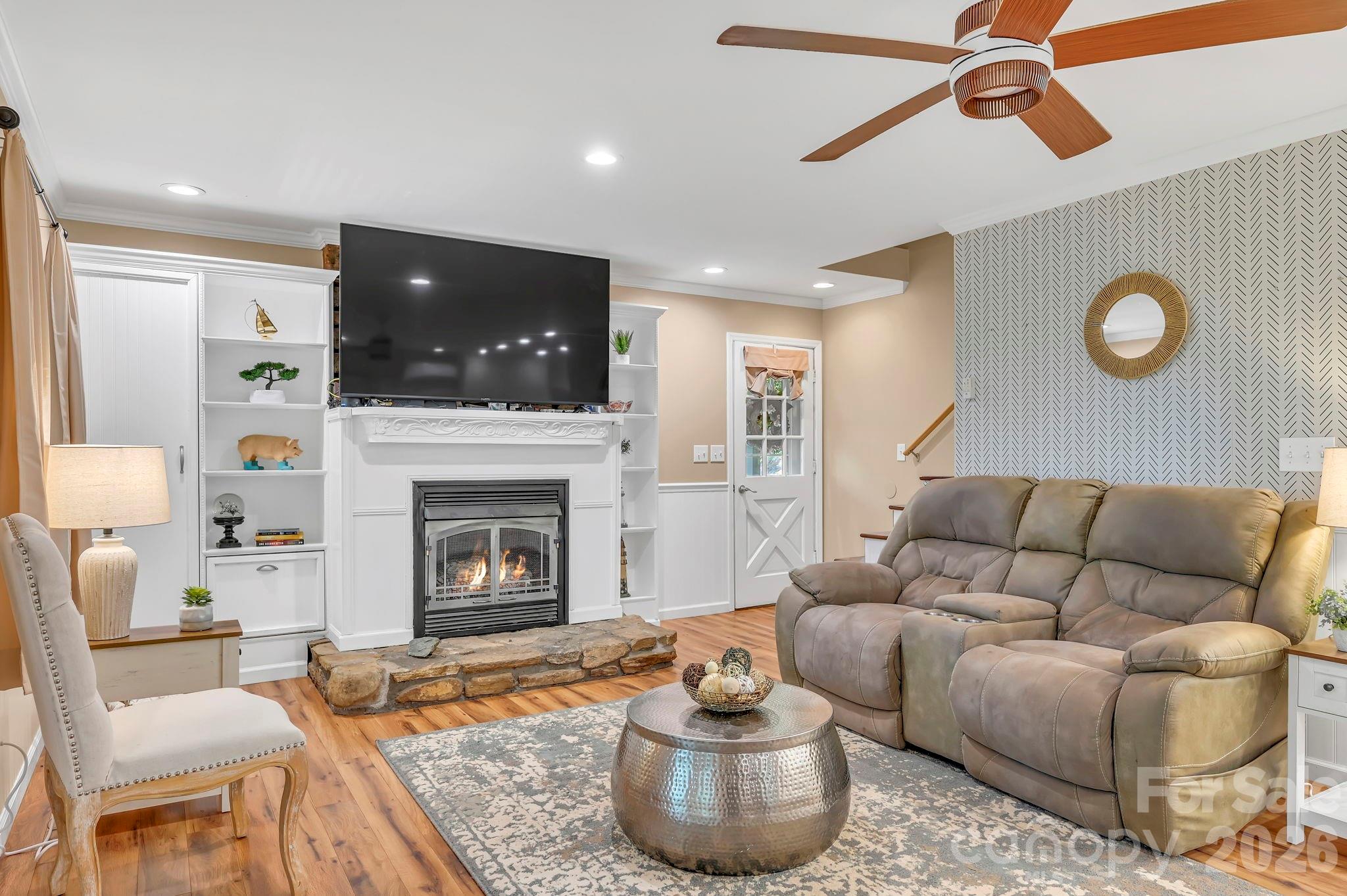 426 Meadowood Lane — Burnsville