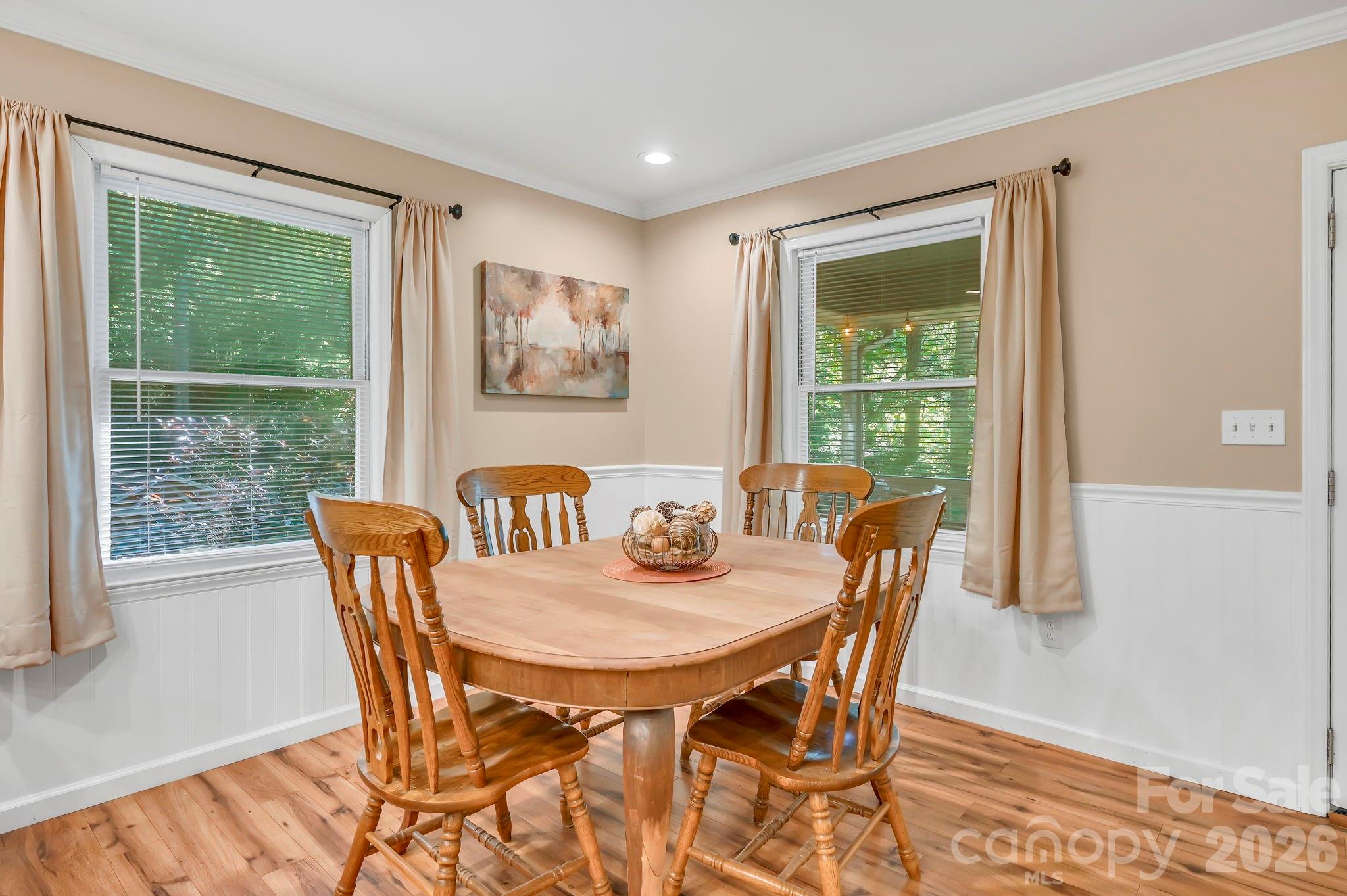 426 Meadowood Lane — Burnsville