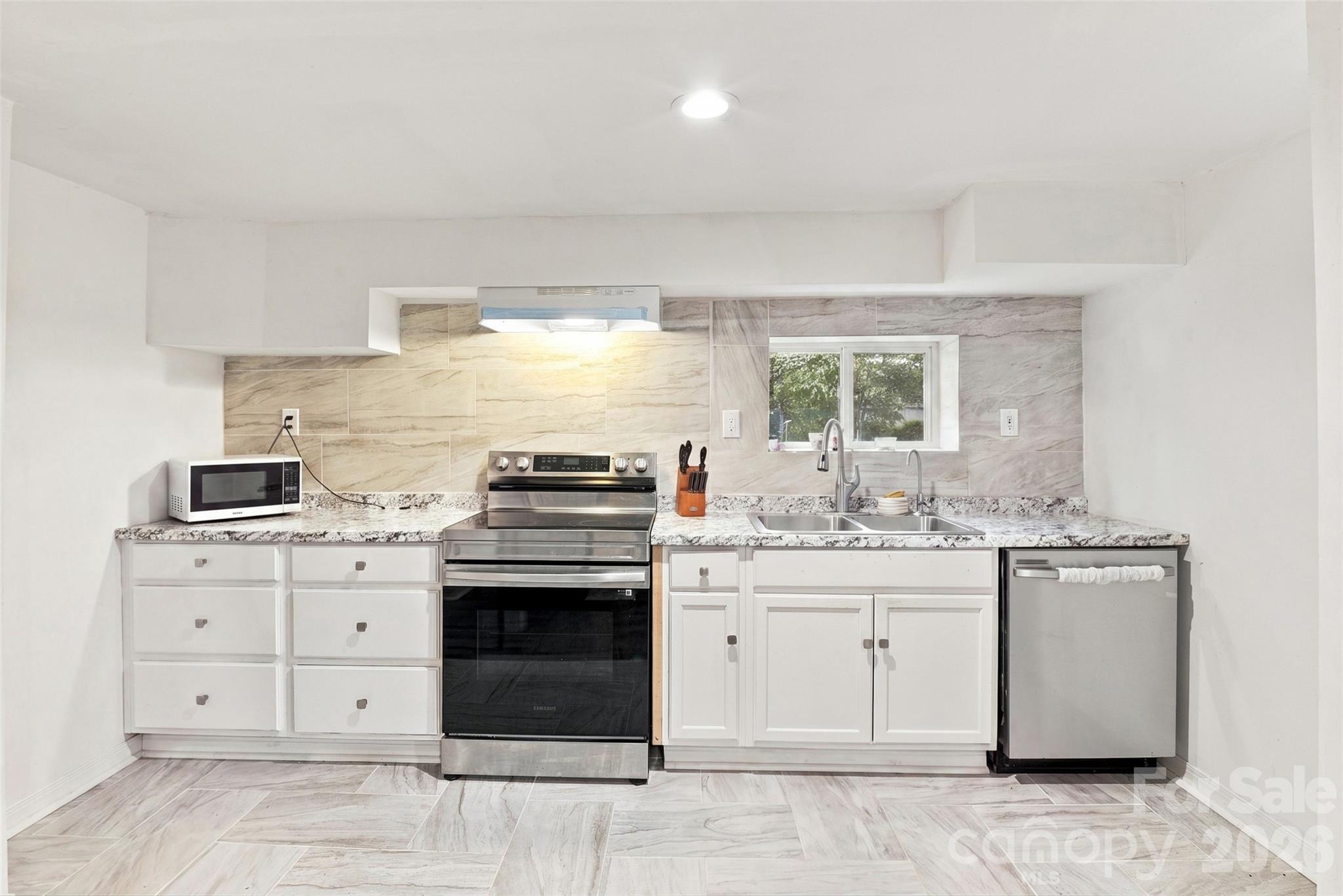 9716 Sunway Drive — Charlotte