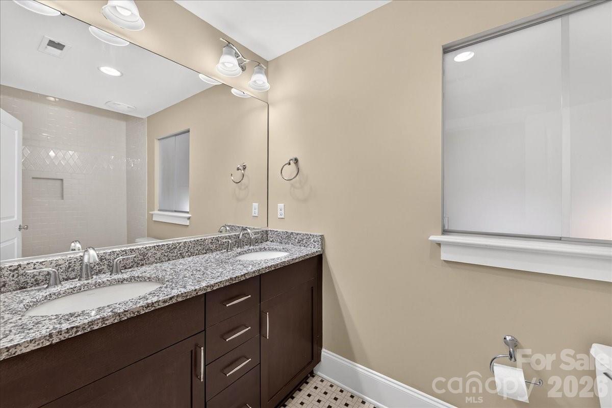 729 Charles Avenue — Charlotte