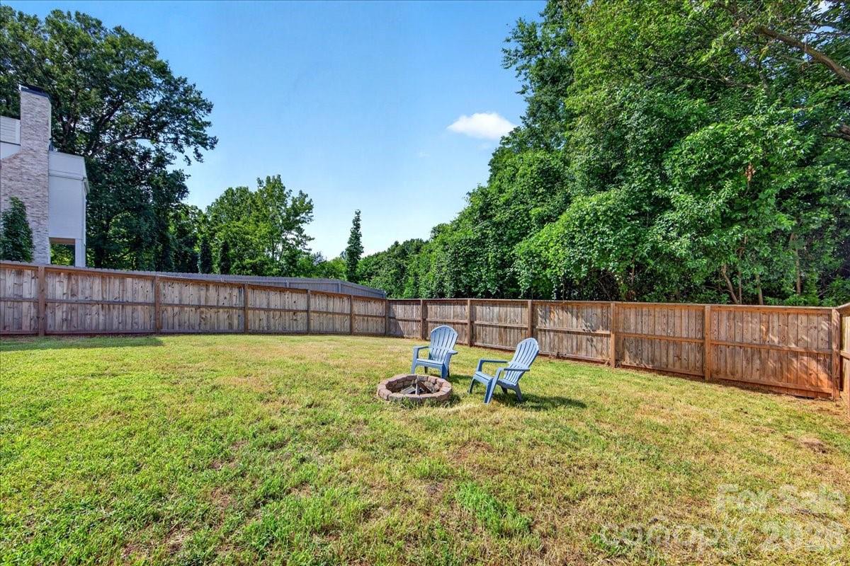 729 Charles Avenue — Charlotte